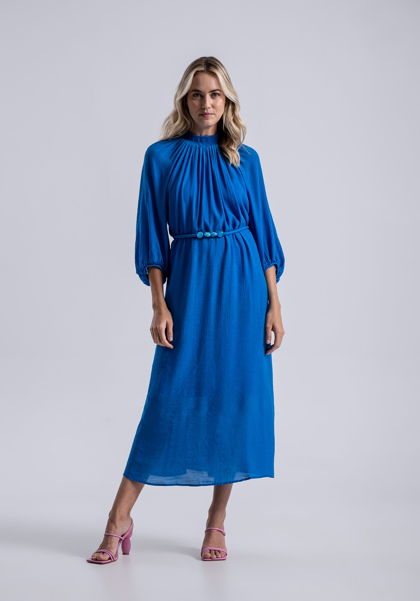 Vestido Midi em Tecido Shantung com Cinto Pedras, AZUL BAIANO, large.