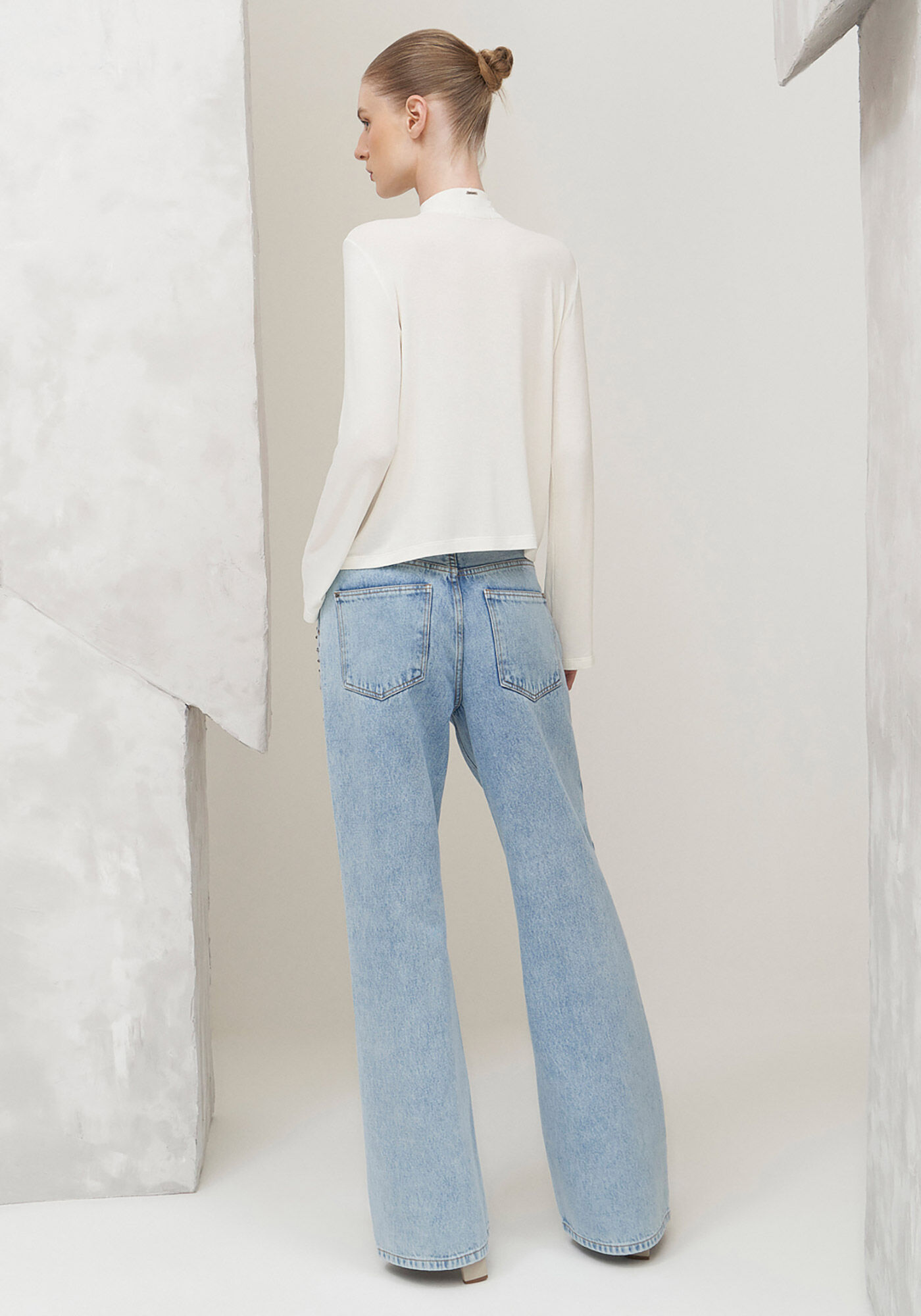 Blusa Gola Alta em Malha com Manga Flare, , large.