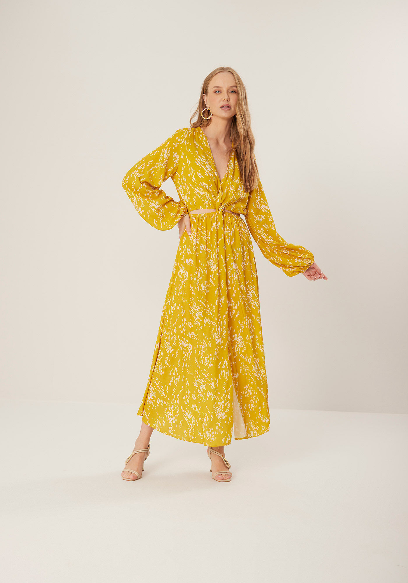 Vestido Estampado Midi Ch&aacute; Em Viscose Com Tor&ccedil;&atilde;o Frontal, , large.