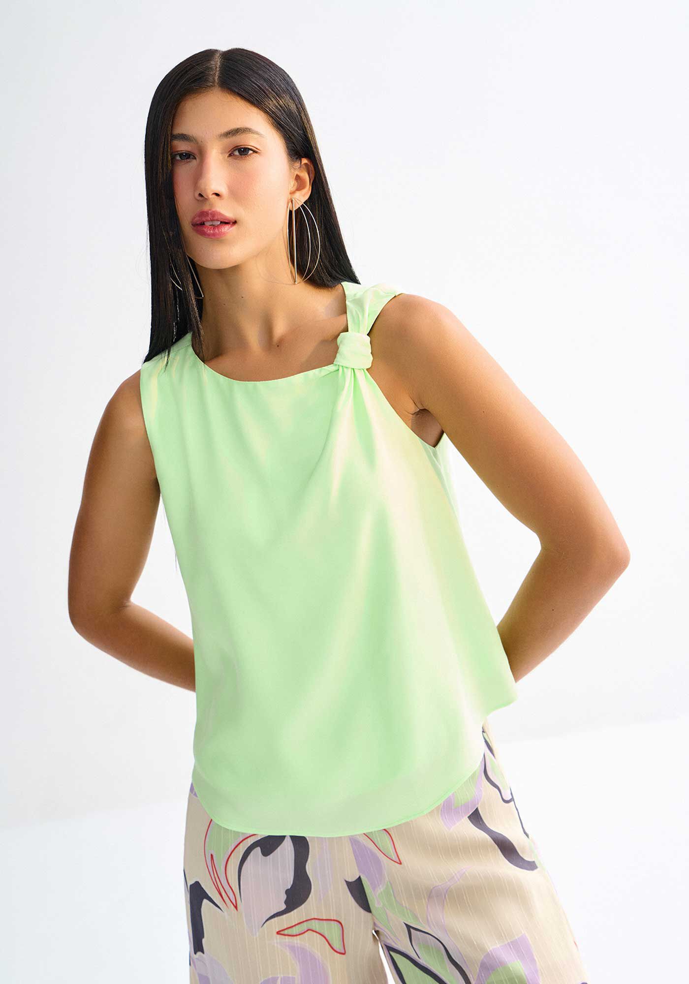 Blusa em Tecido com Recorte N&oacute; Ombro, , large.