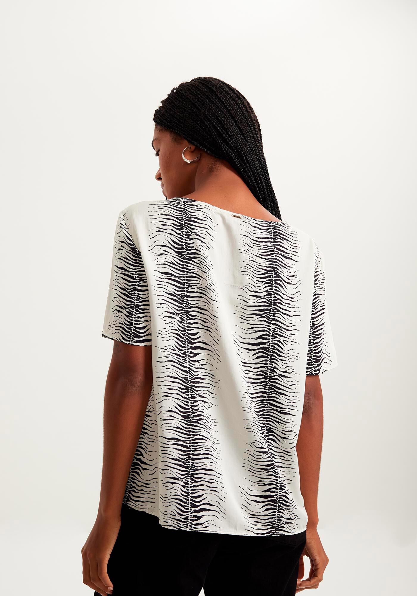 Blusa Estampada De Manga Curta Em Viscose Respons&aacute;vel, , large.