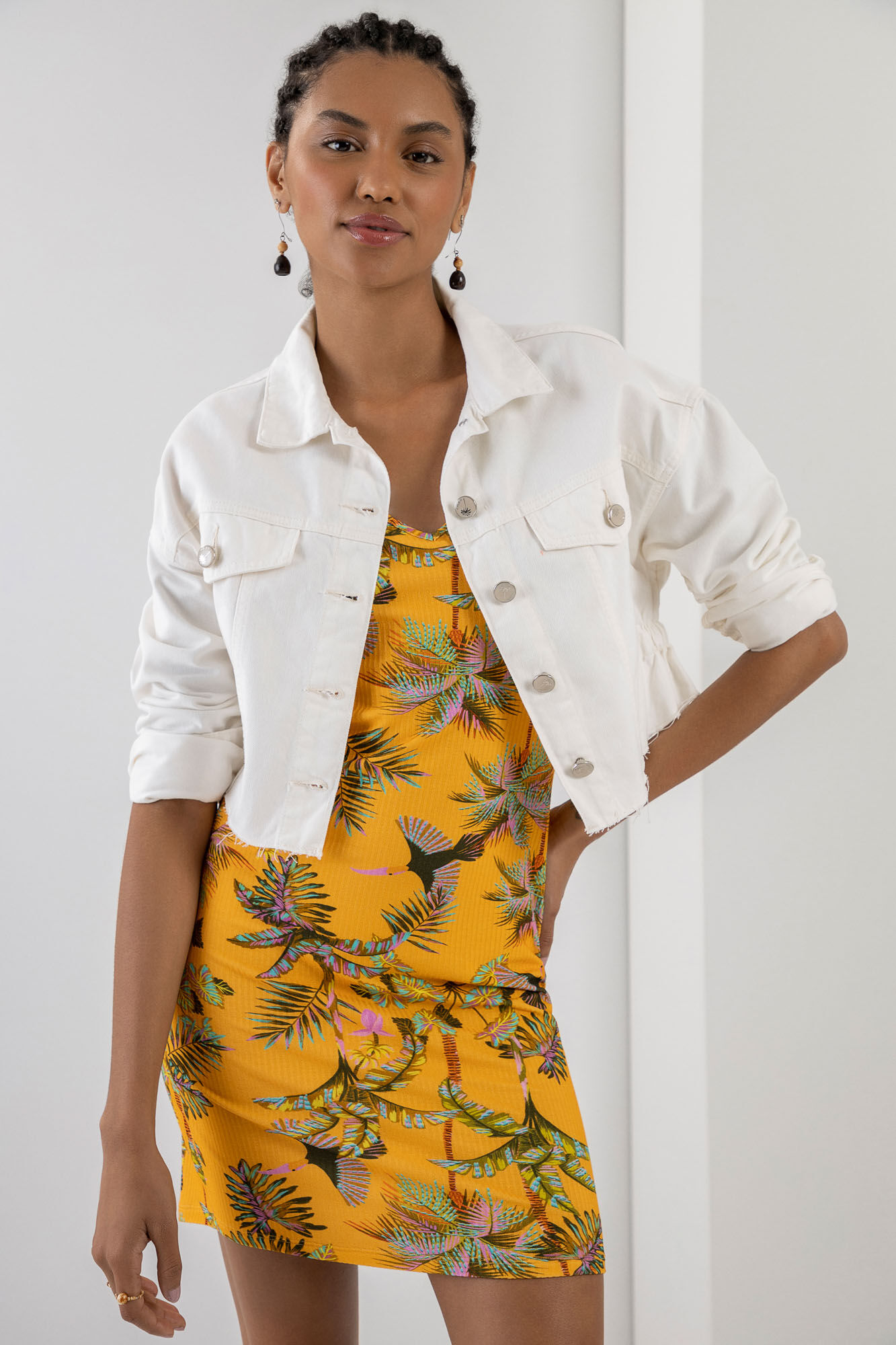 Vestido Curto Canelado Estampado com Decote V, , large.