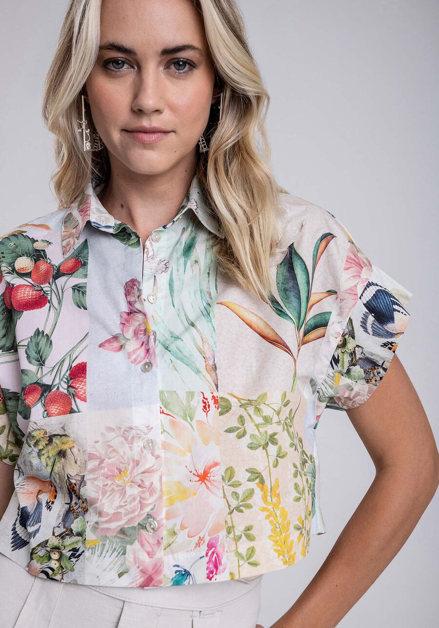 Camisa Manga Curta em Tecido Cropped, PAPEL DE CARTAS. Camisa Manga Curta em Tecido Cropped, PAPEL DE CARTAS, large.