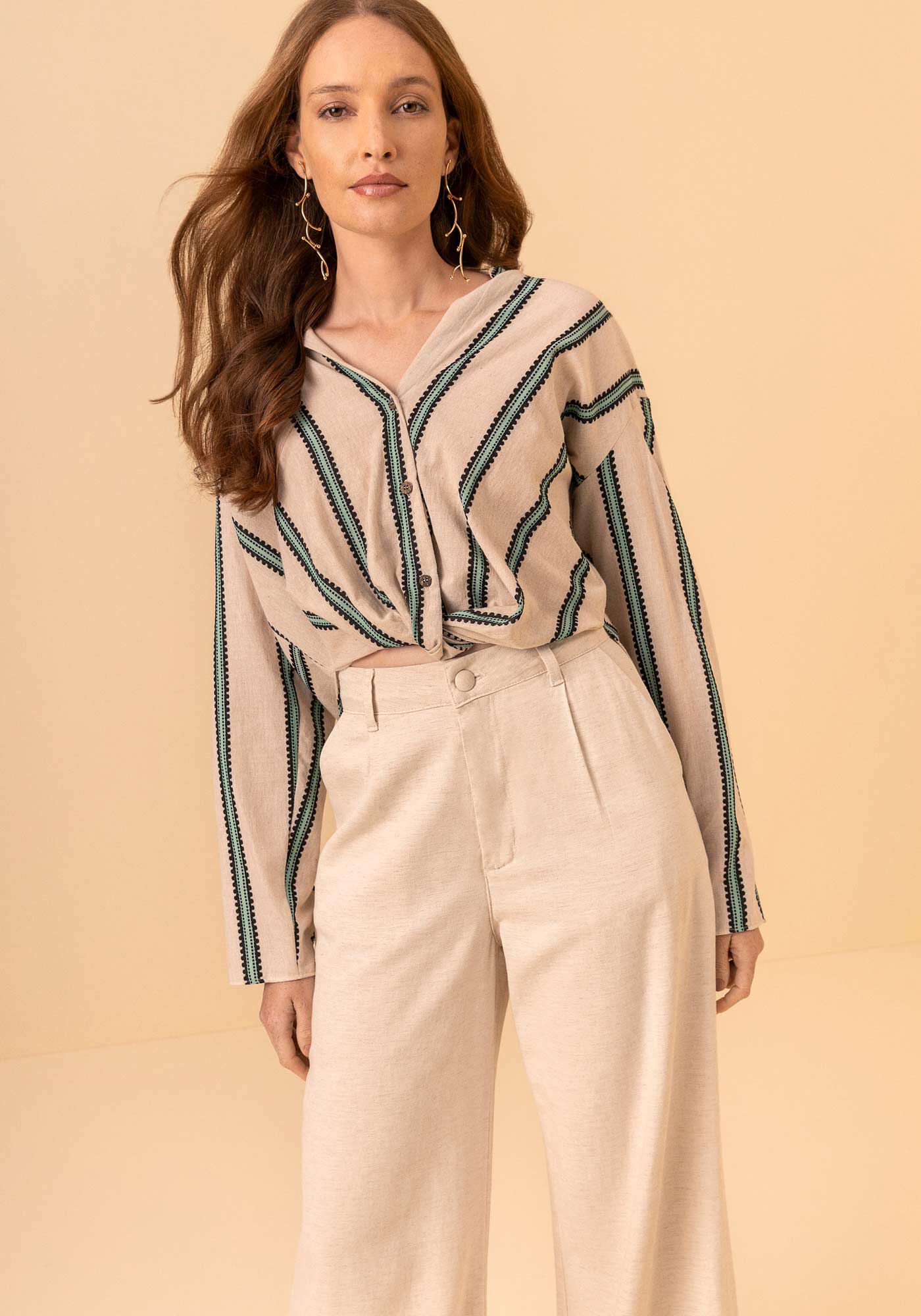 Camisa De Mangas Longas Com Gola Padre E N&oacute; Na Barra, VERDE SABEDORIA, large.