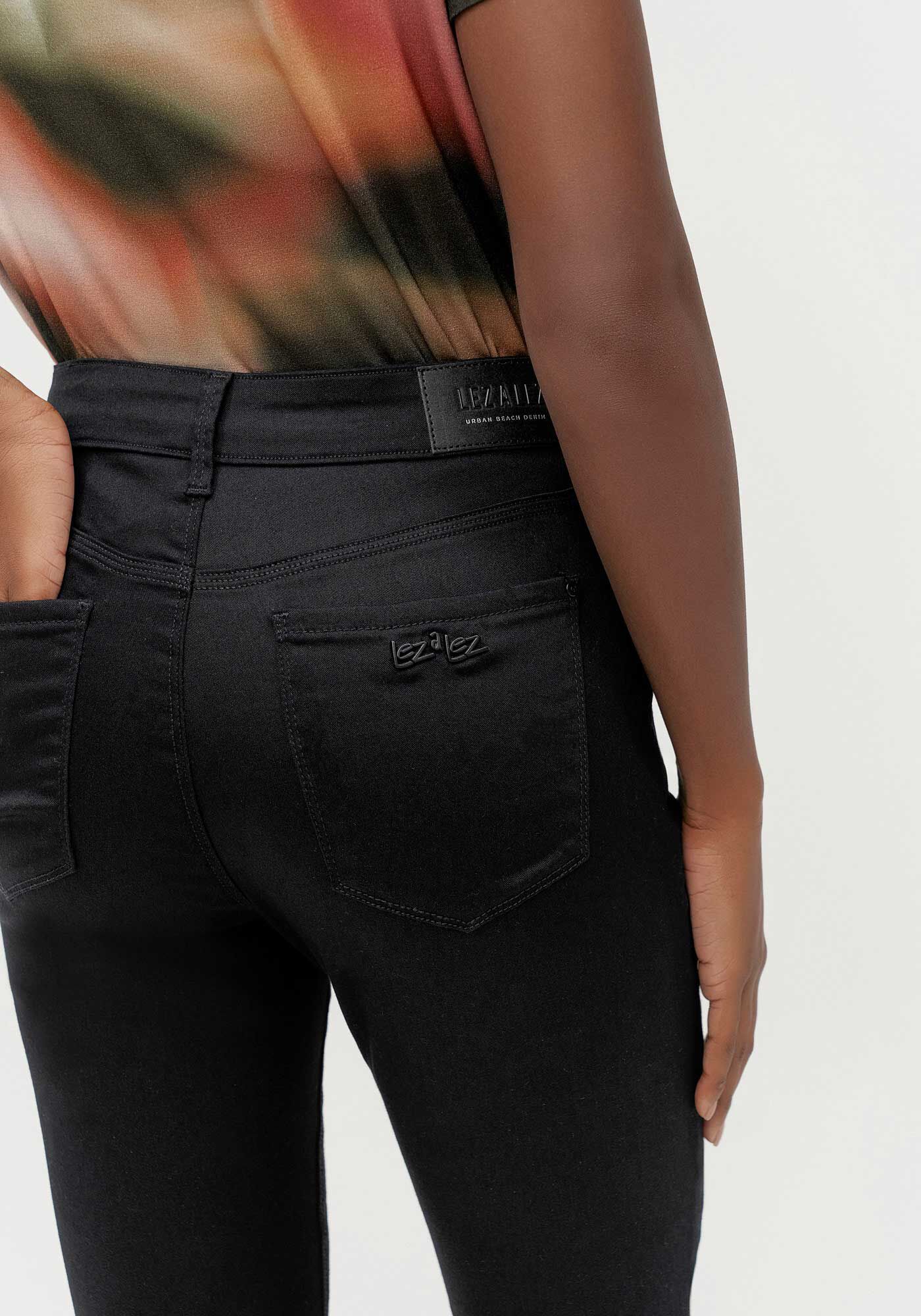 Cal&ccedil;a Sarja Boot Cut Sustent&aacute;vel Ever Black, PRETO REATIVO, large.