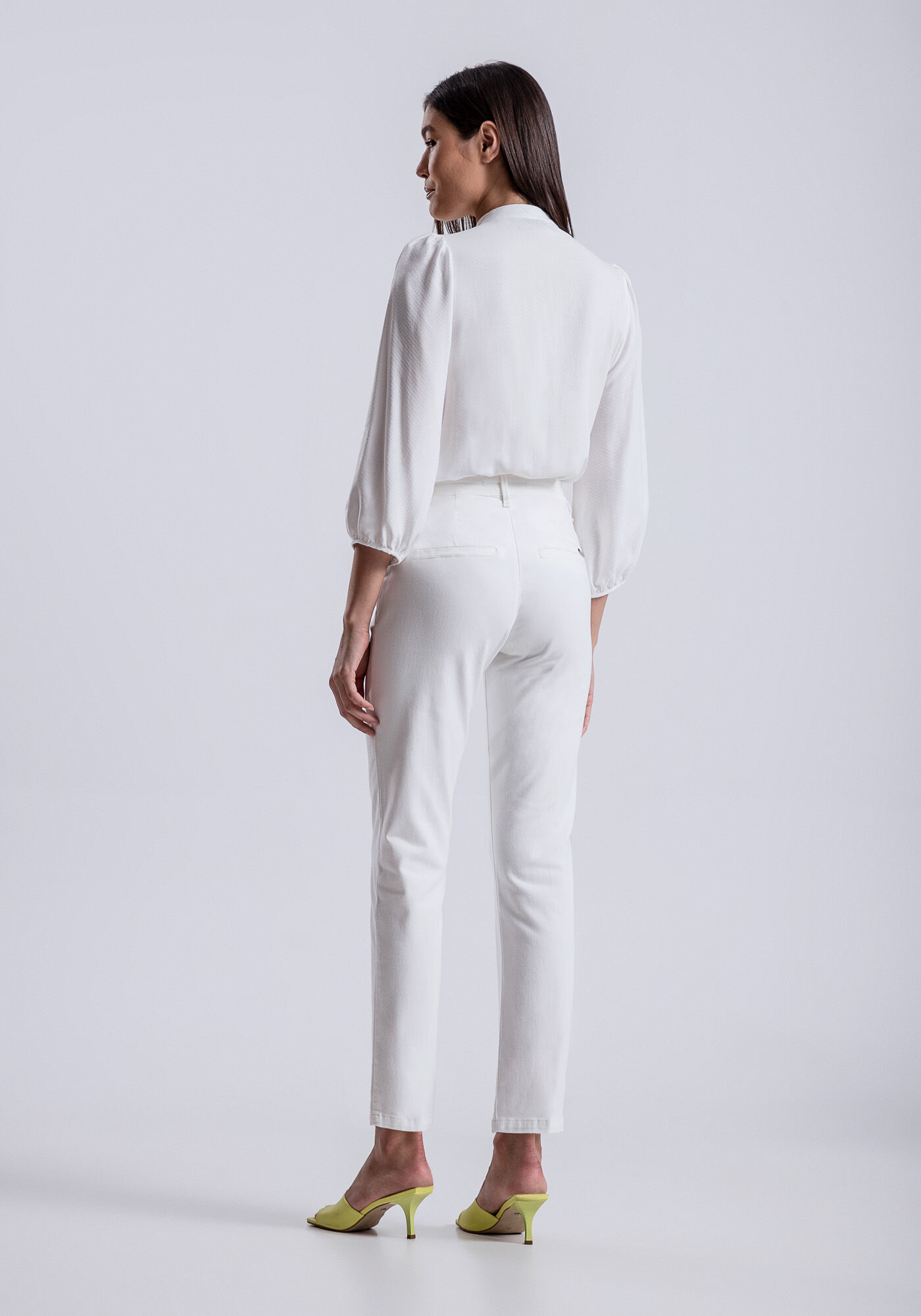 Cal&ccedil;a Jeans Alfaiataria Cropped com Cintura Alta, BRANCO OFF WHITE, large.