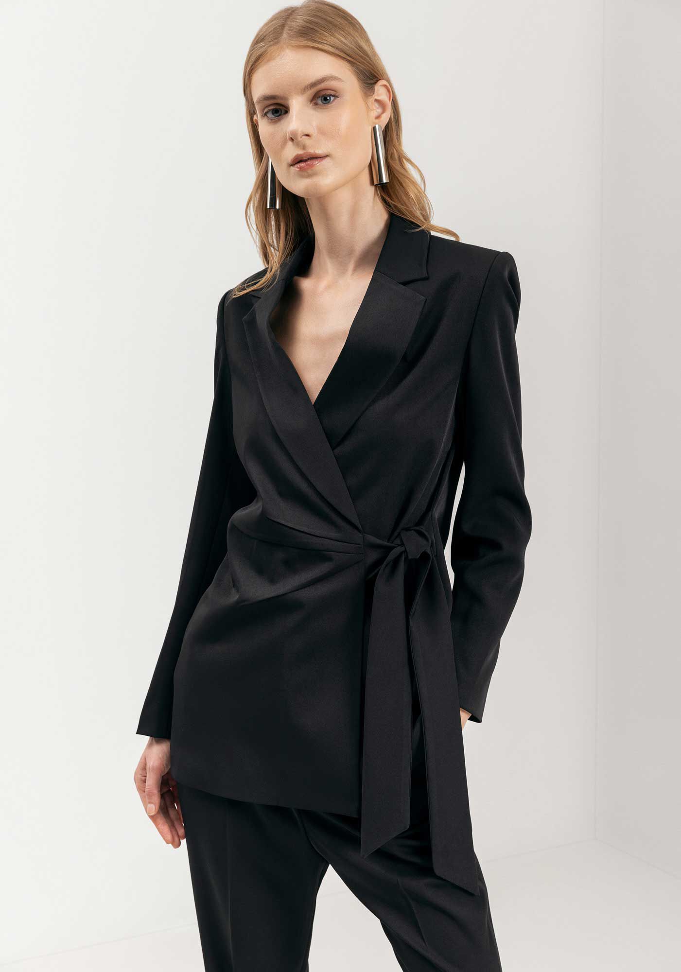 Blazer De Mangas Longas Com Amarra&ccedil;&atilde;o Lateral, PRETO, large.