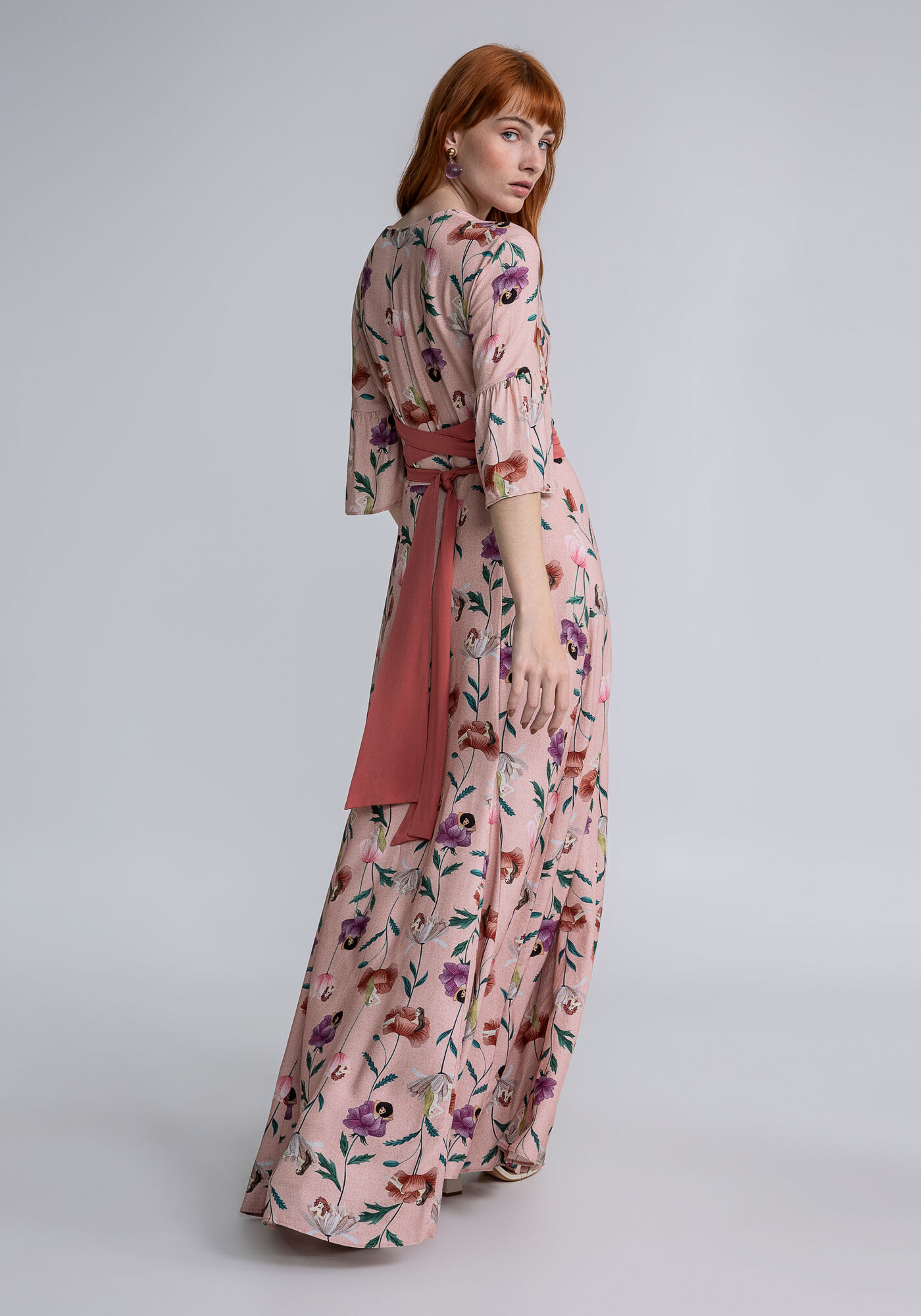 Vestido longo com hot sale faixa na cintura