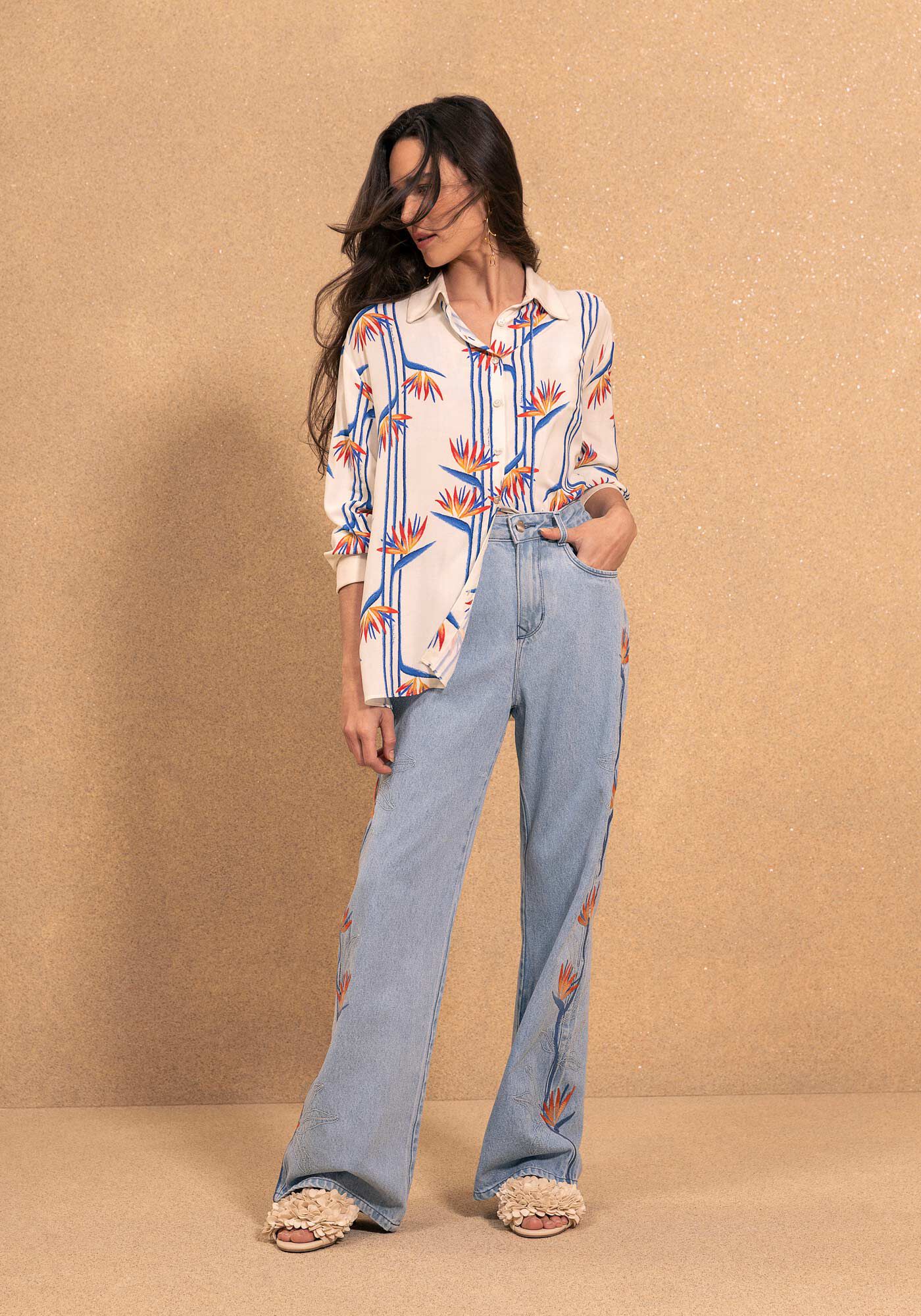 Camisa Alongada Estampada Com Aberturas Laterais E Bot&otilde;es, STRELIZIA MAXI BEGE, large.