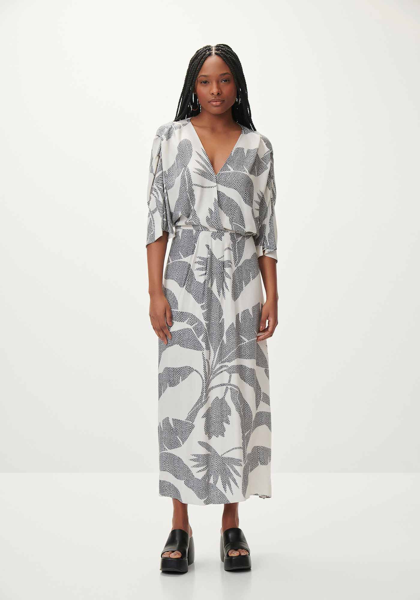 Vestido Midi em Viscose com Pregas Manga, , large.