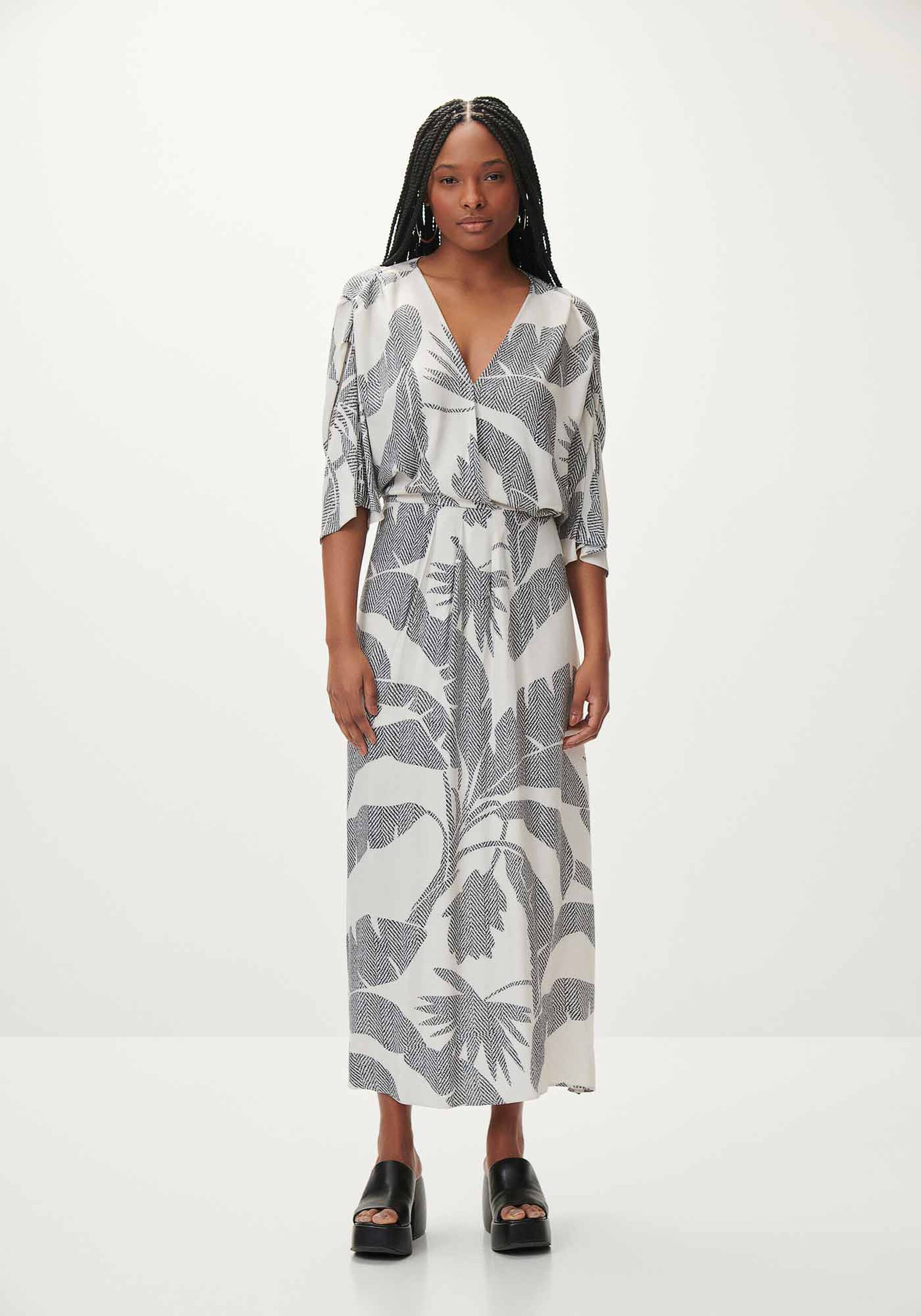 Vestido Midi em Viscose com Pregas Manga, . Vestido Midi em Viscose com Pregas Manga, , large.