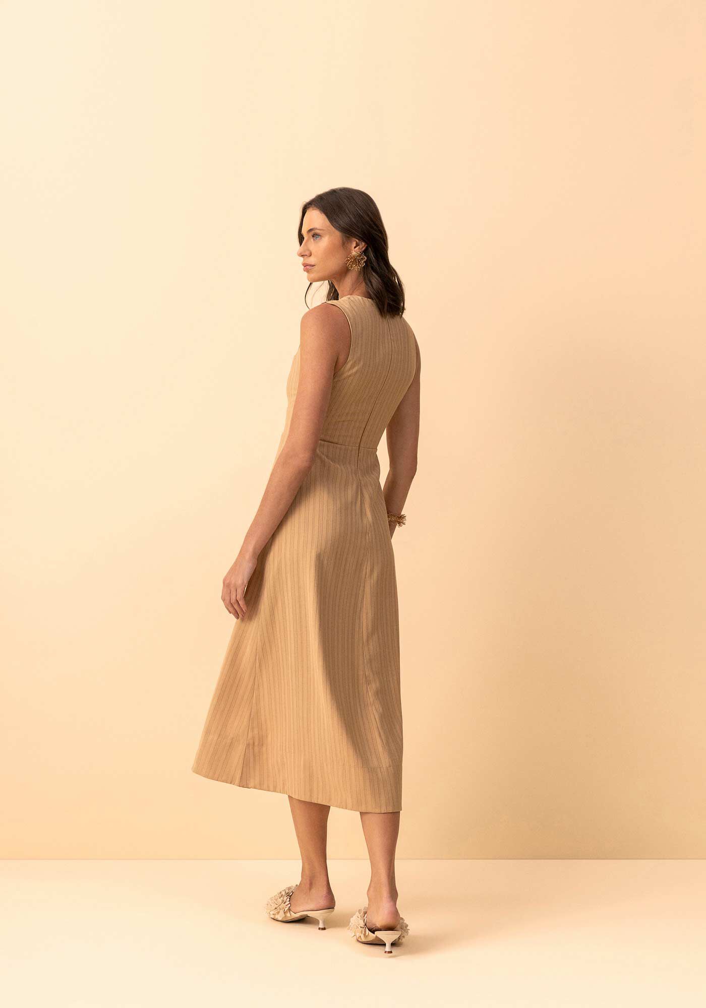 Vestido Ch&aacute; Evas&ecirc; Com Decote Em V E Z&iacute;per Posterior, BEGE BISCUIT, large.