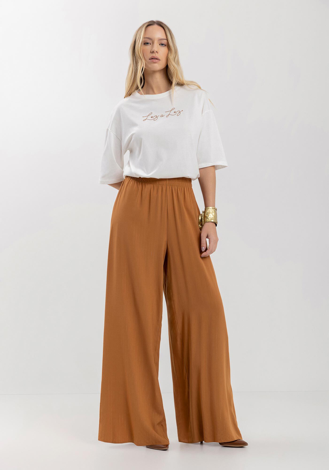 Cal&ccedil;a Pantalona Em Viscose Leve Com Fios De Lurex, MARROM ESPERADO, large.