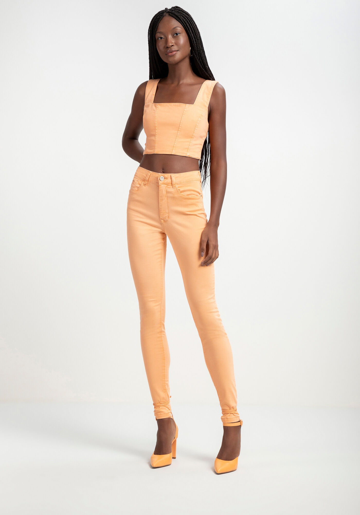 Calça sarja hot sale laranja