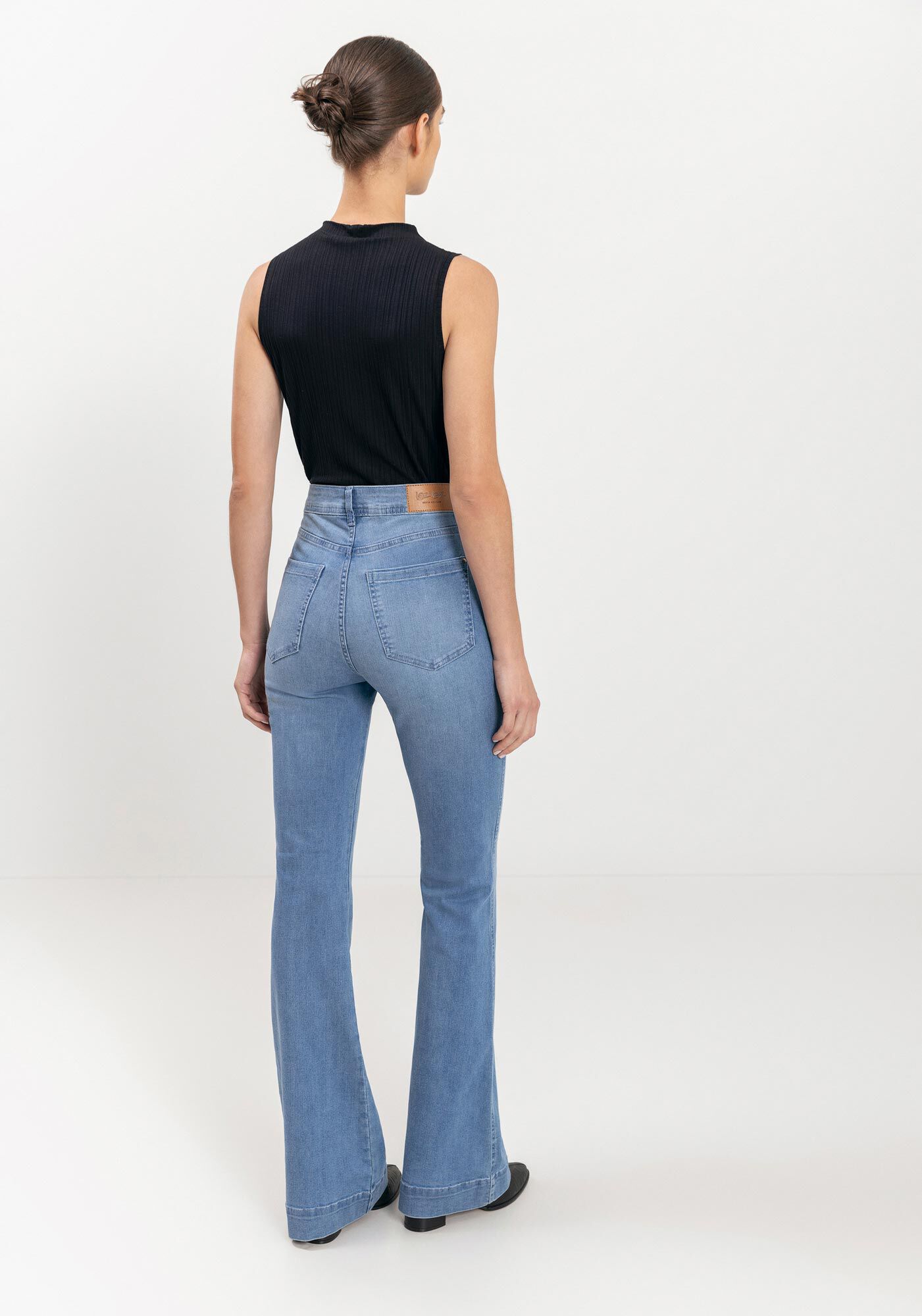 Cal&ccedil;a Flare Jeans Perfect Com Cintura Alta E Bolsos, , large.