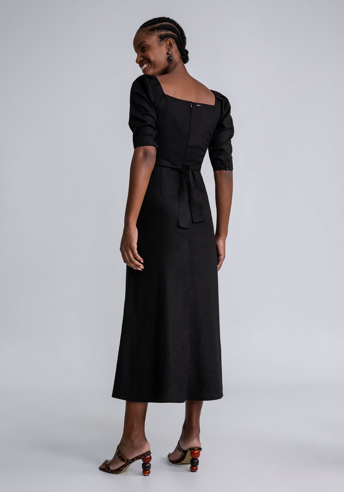 Vestido preto hot sale linho
