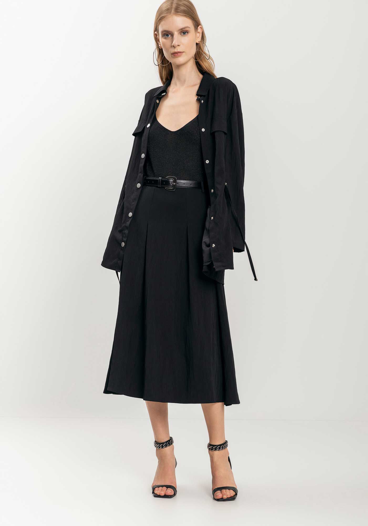 Parka Alongada Com Bot&otilde;es E Regulagem Na Cintura, PRETO, large.