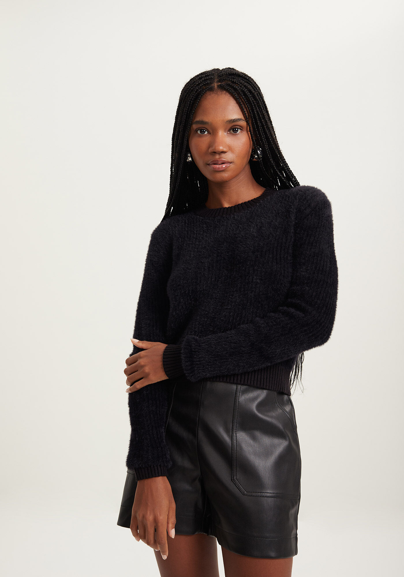 Blus&atilde;o Curto De Mangas Longas Com Pelinhos Em Malha De Tric&ocirc;, , large.