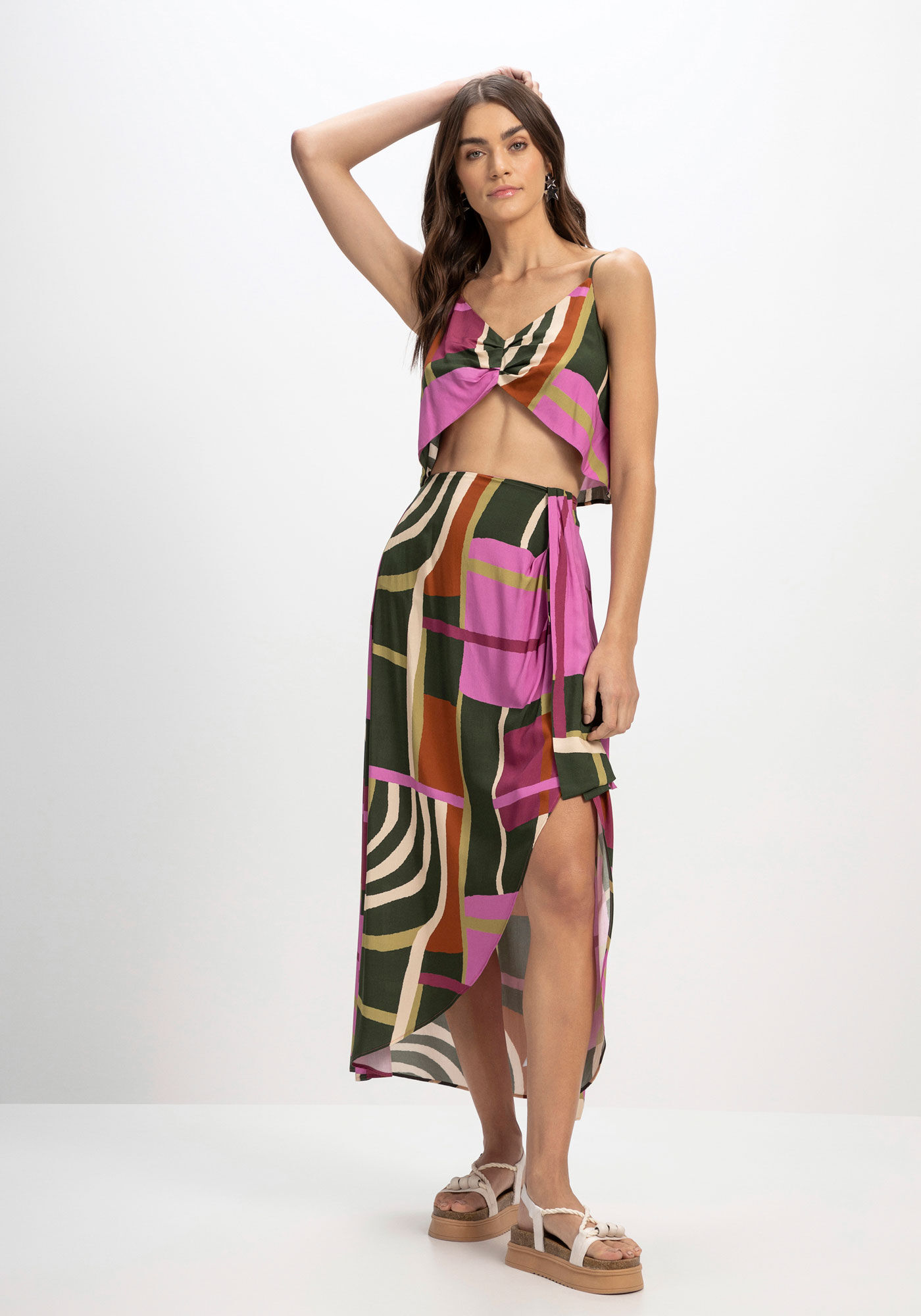 Blusa Cropped Estampada em Viscose Assim&eacute;trica, , large.