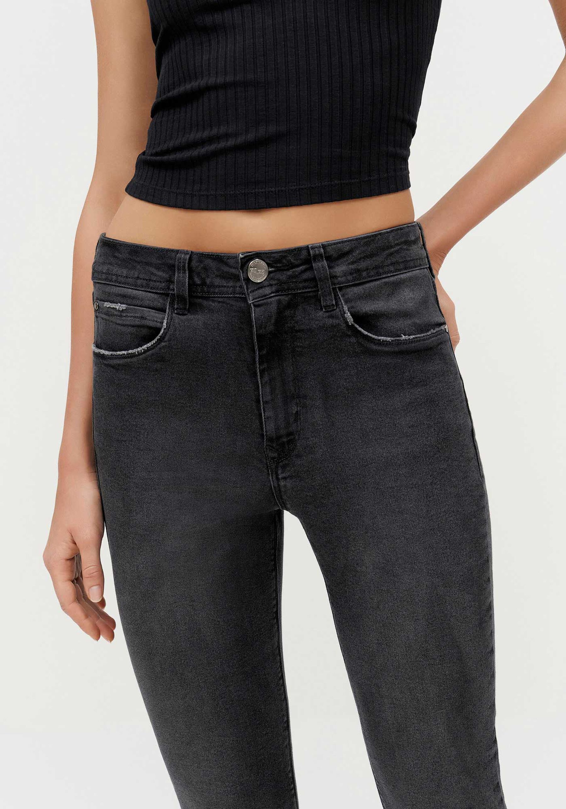 Calça Jeans Skinny Cropped Preta Estonada, PRETO REATIVO. Calça Jeans Skinny Cropped Preta Estonada, PRETO REATIVO, large.