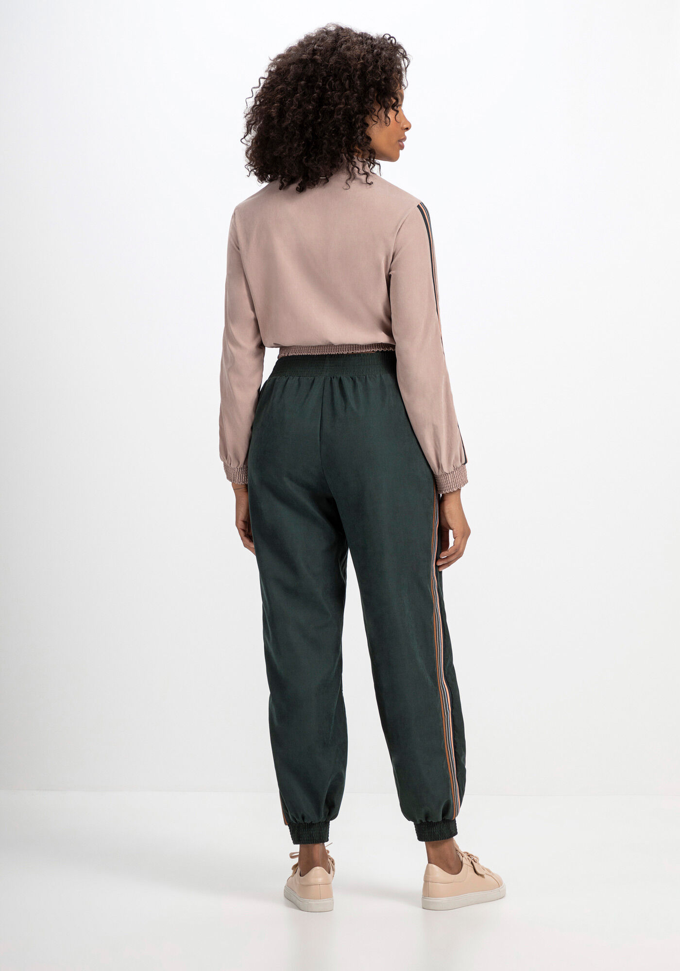 Cal&ccedil;a Jogging com Retil&iacute;nea Lateral, , large.