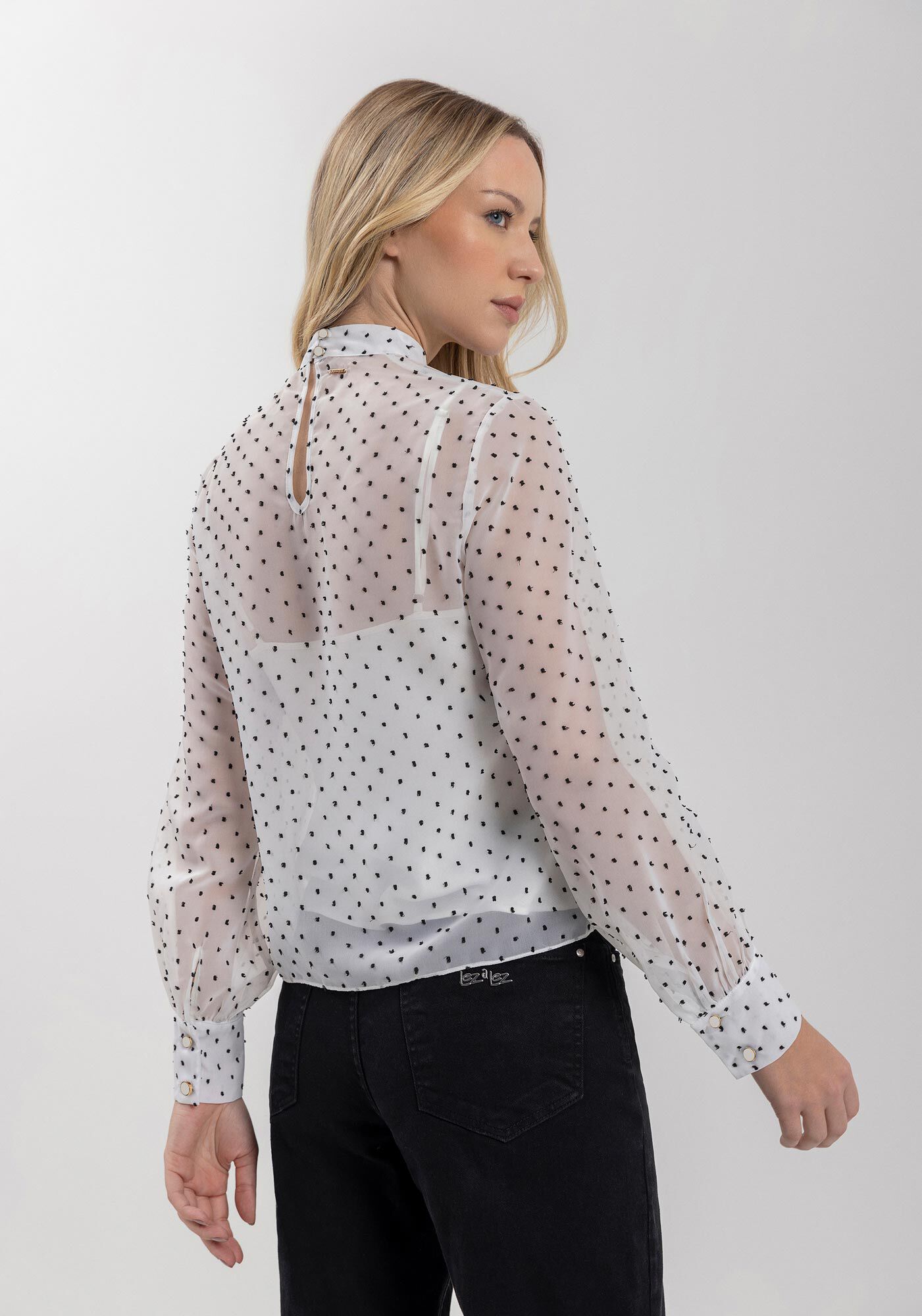 Blusa De Gola Alta Em Chiffon Com Po&aacute;s E Mangas Amplas, , large.