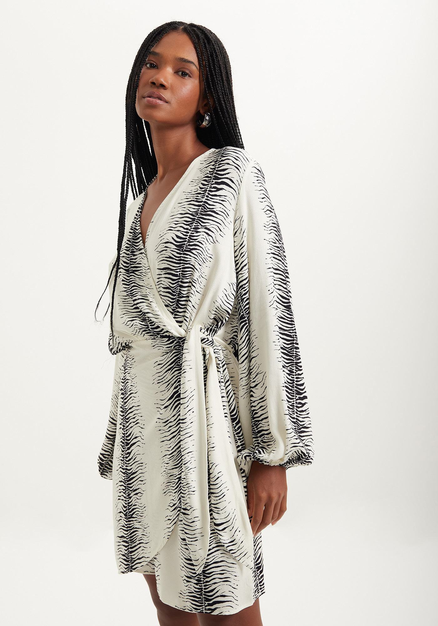 Vestido Estampado Transpassado Com Mangas Longas E Amarra&ccedil;&atilde;o, ZEBRA STRIPES PRETO, large.