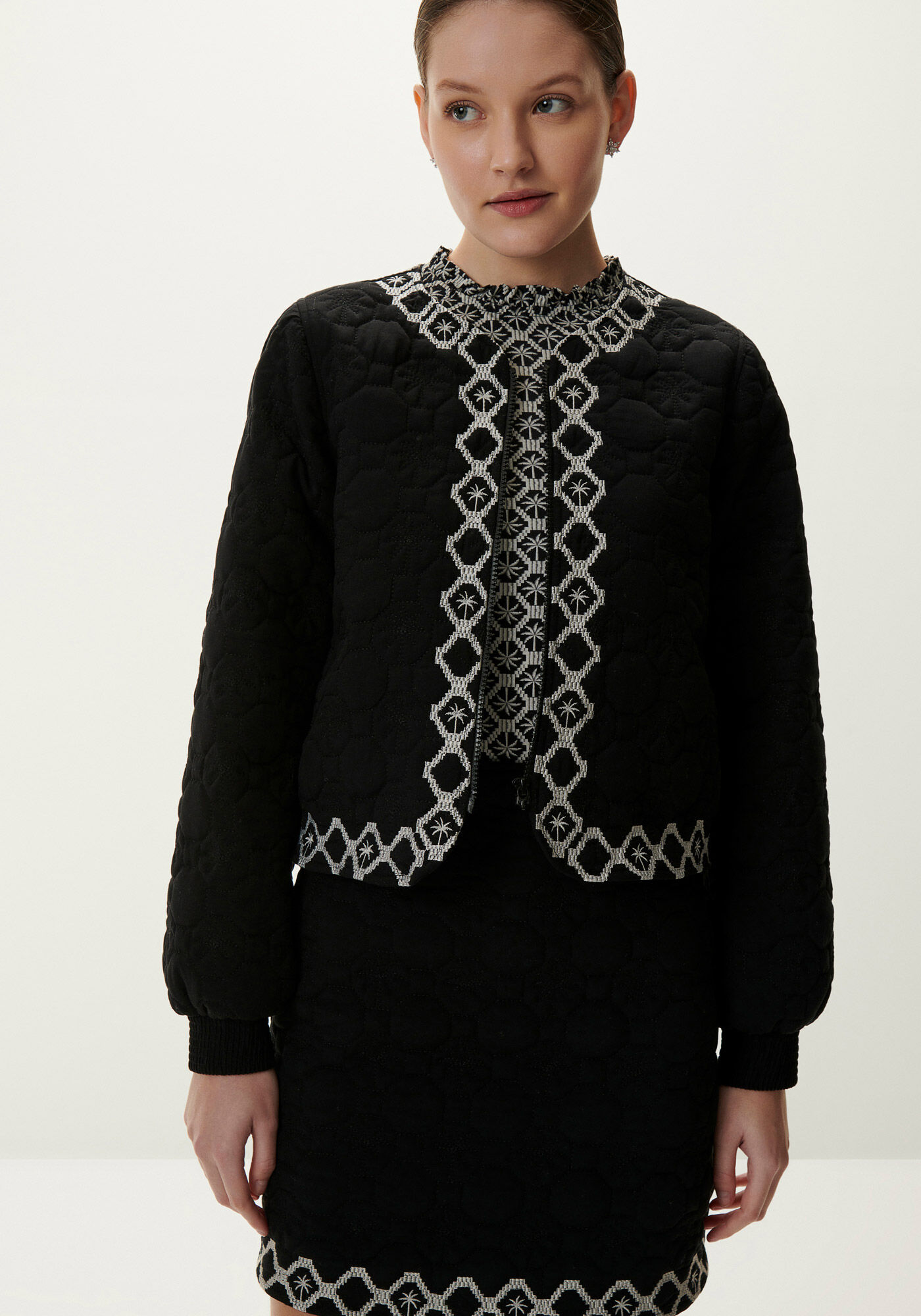 Jaqueta em Matelass&ecirc; com Bordado, , large.