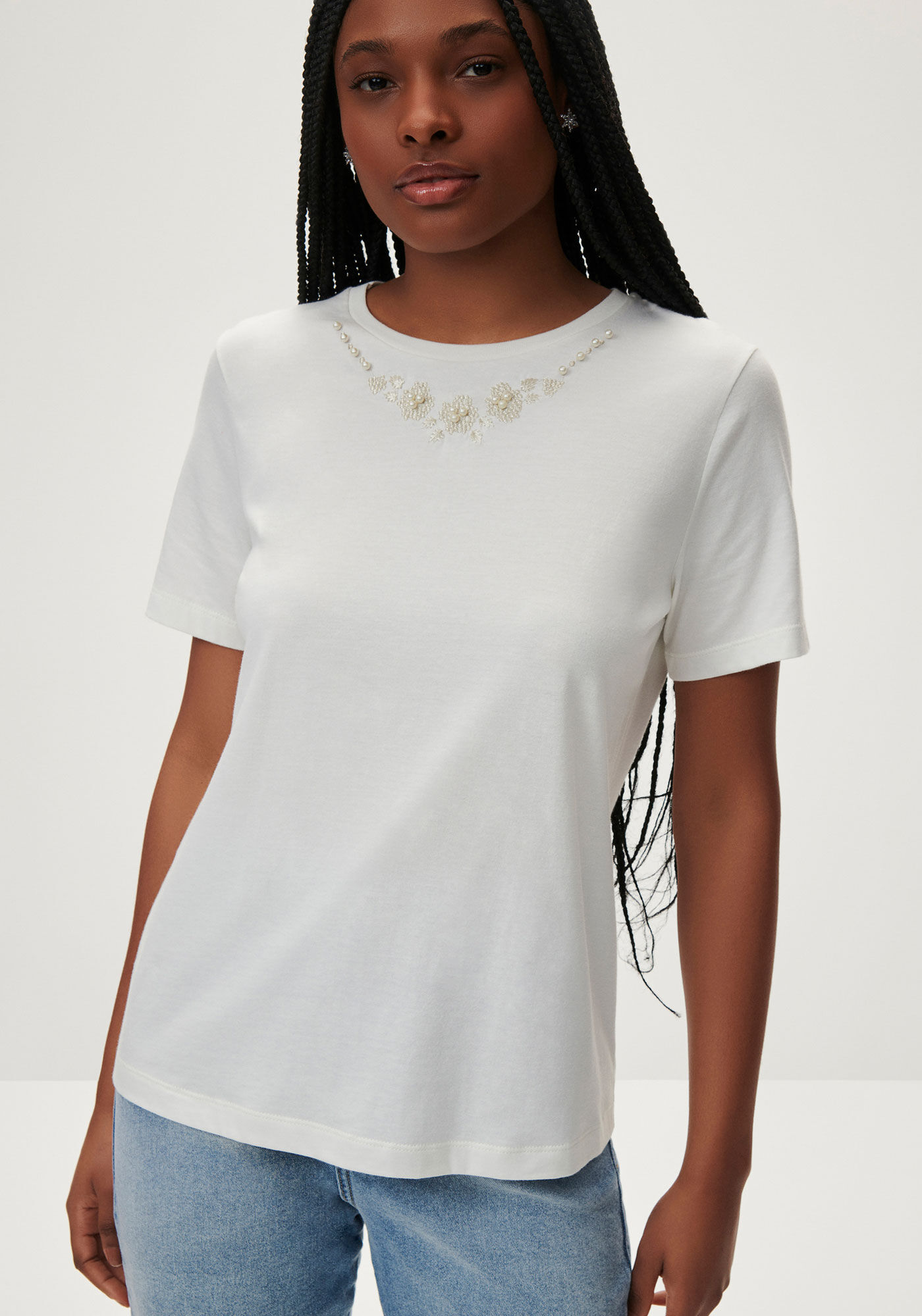 T-shirt em Algod&atilde;o Respons&aacute;vel com Bordado P&eacute;rolas, , large.