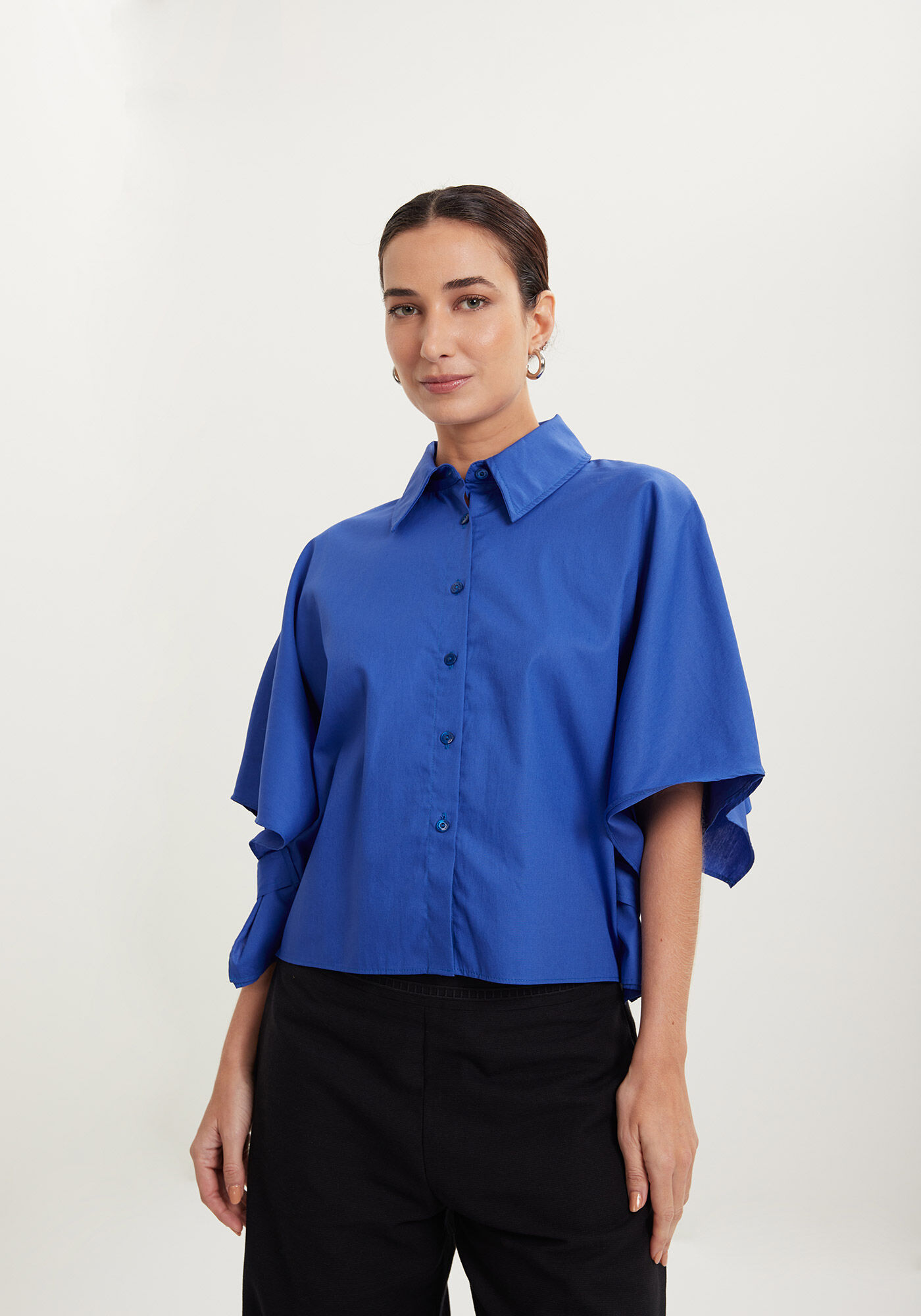 Camisa Curta De Mangas Amplas Com Bot&otilde;es Em Tafet&aacute;, , large.