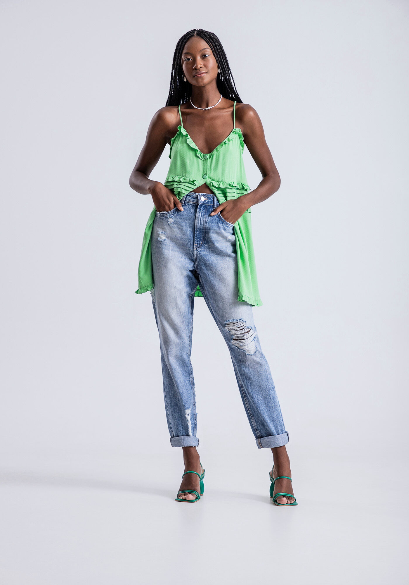 Calça jeans top destroyed cintura alta