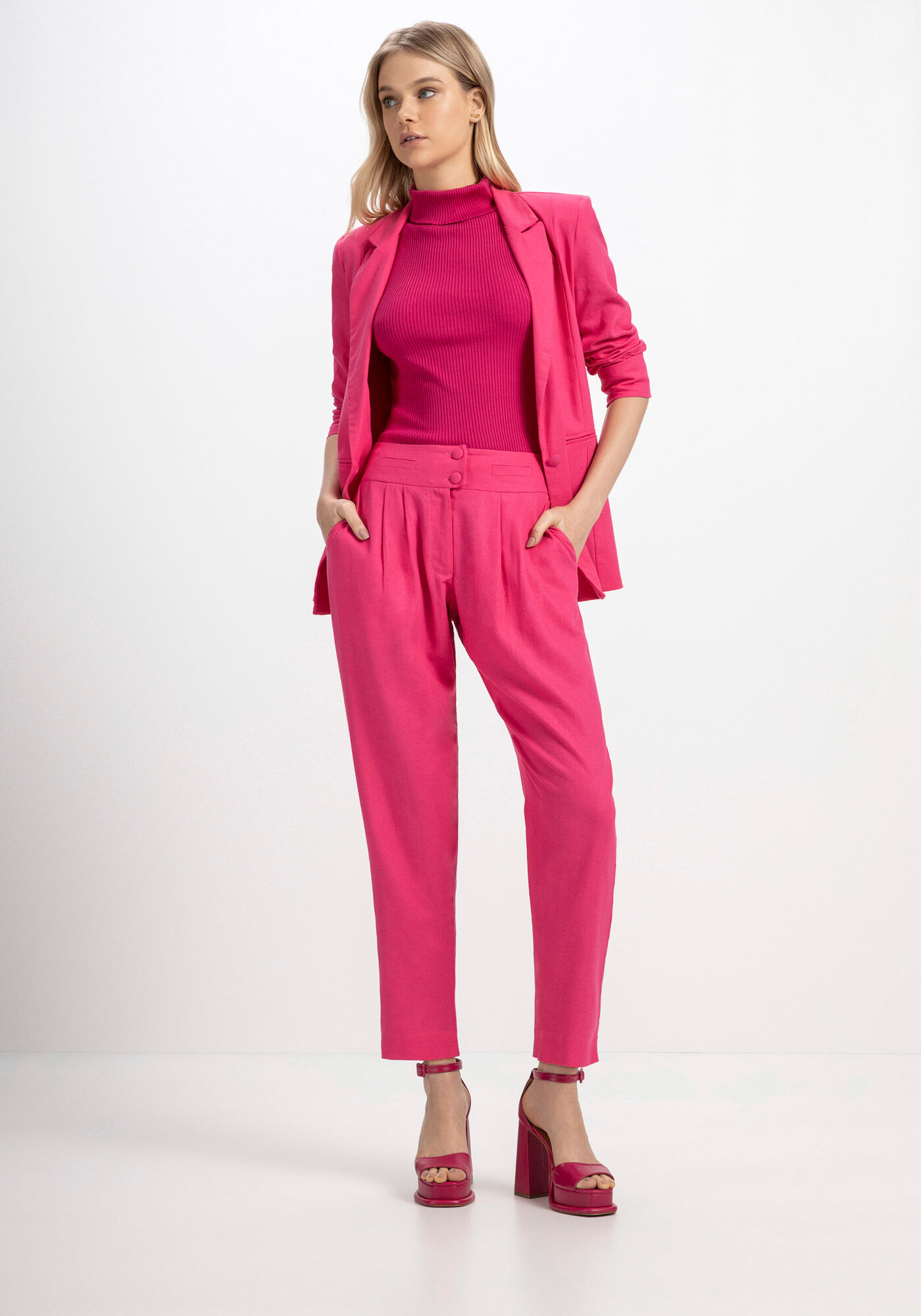 Cal&ccedil;a Carrot em Linho com Recorte C&oacute;s, ROSA HIGH PINK, large.