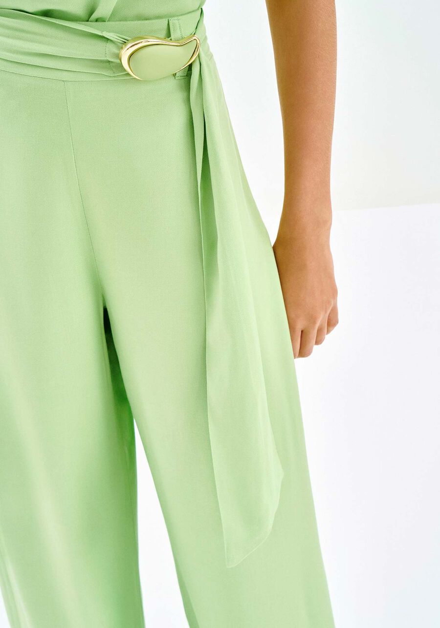 Calça Pantalona em Viscose com Fivela Cinto, VERDE CIMENS. Calça Pantalona em Viscose com Fivela Cinto, VERDE CIMENS, large.