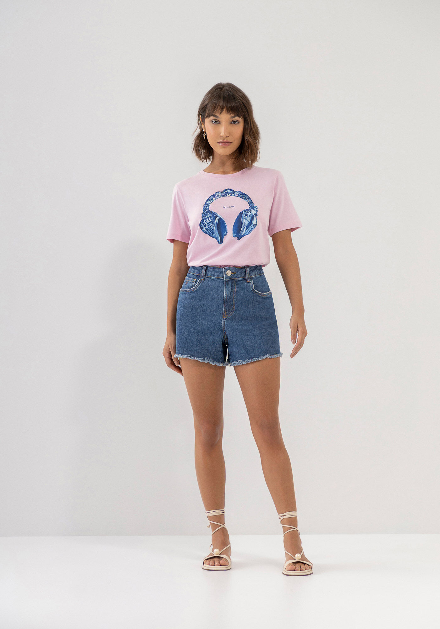 T-shirt em Malha Prime Estampada com P&eacute;rolas, , large.