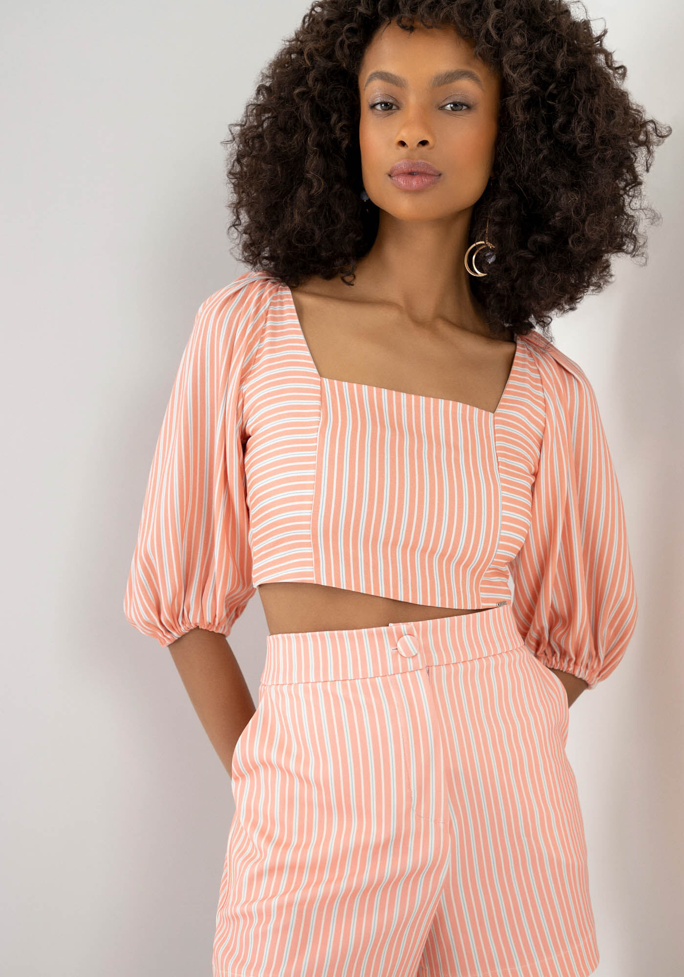 Blusa Cropped em Crepe com Amarra&ccedil;&atilde;o Costas, , large.