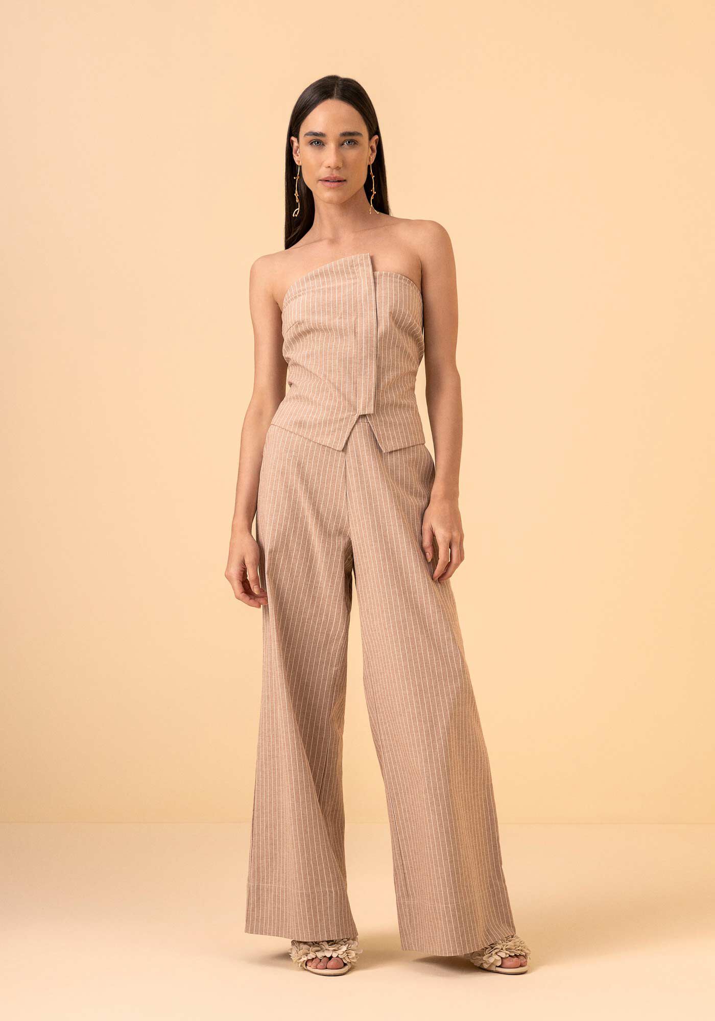 Blusa Assim&eacute;trica Curta Listrada Em Algod&atilde;o, BEGE ZEFIRO, large.