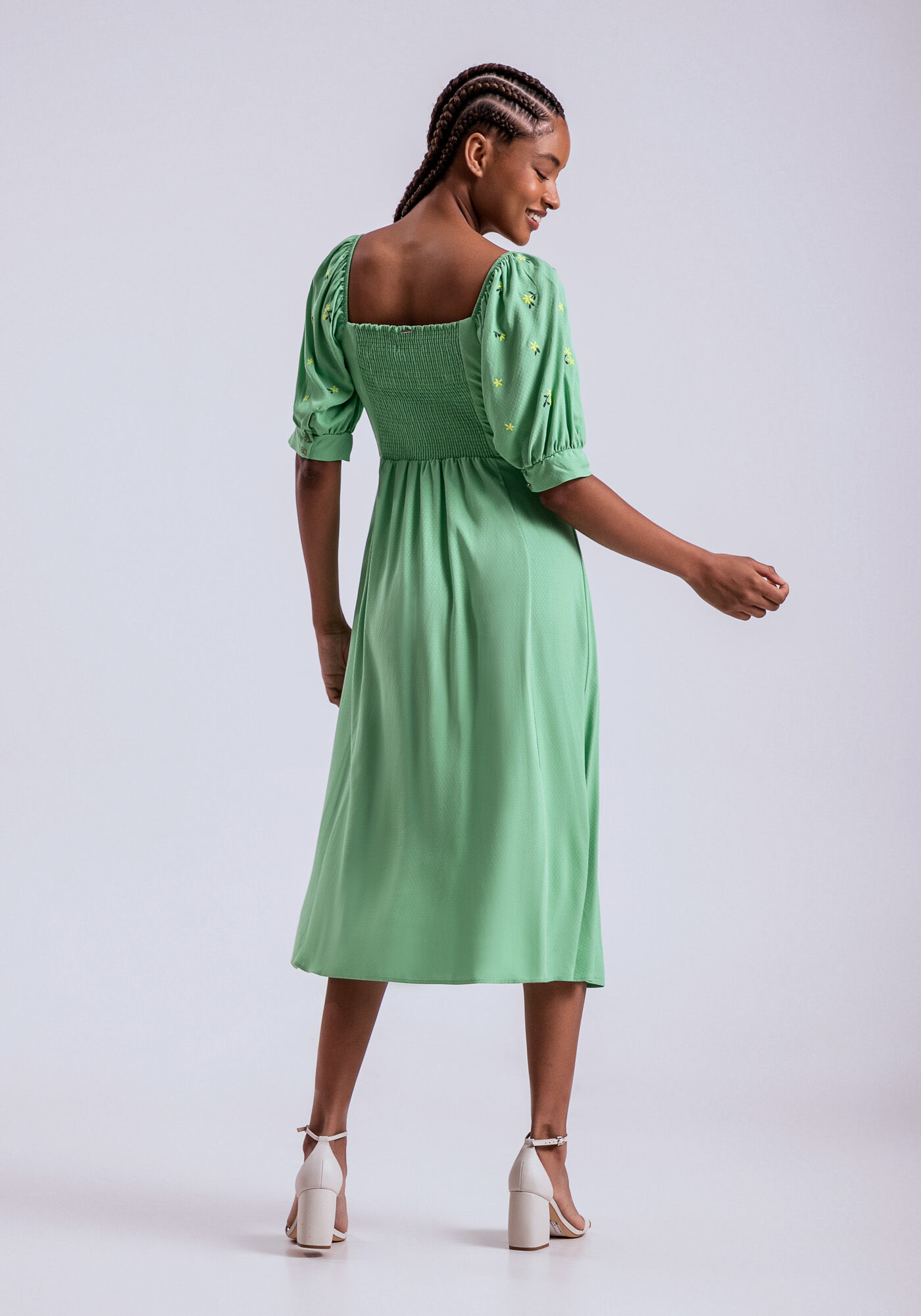 Vestido Midi com Manga Bufante Bordada, VERDE PORTULACA, large.