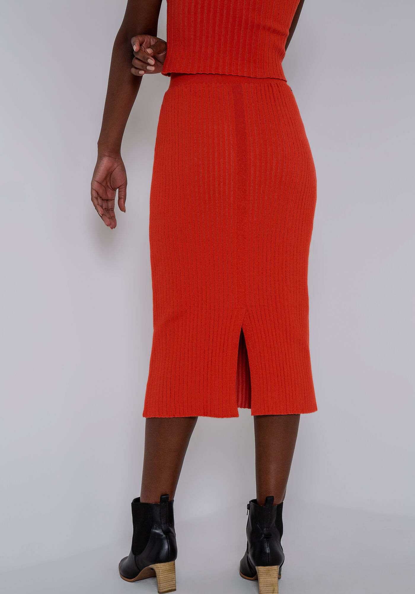 Saia midi best sale vermelha justa