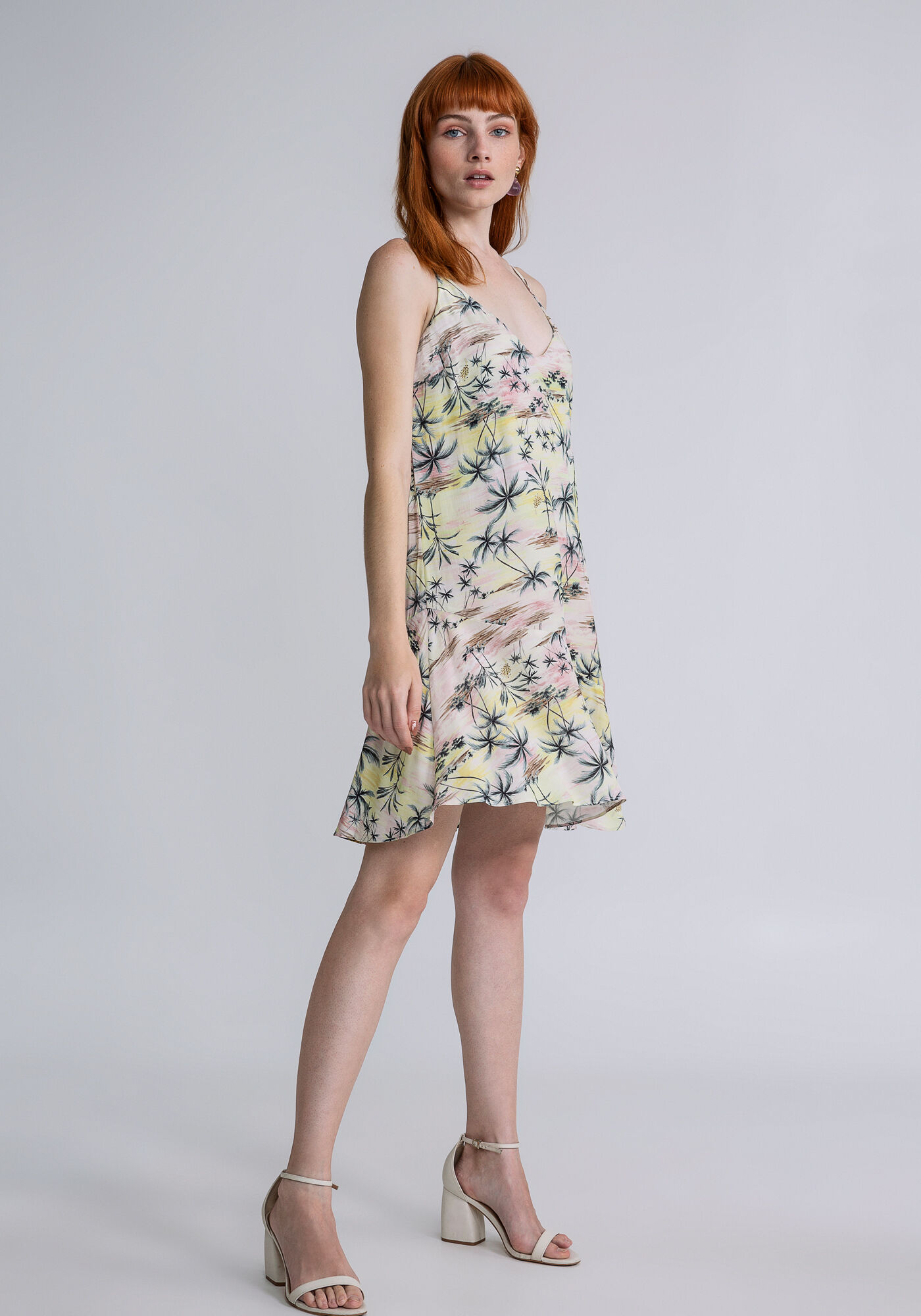 Vestido com Al&ccedil;as Curto Estampado, DUNAS, large.