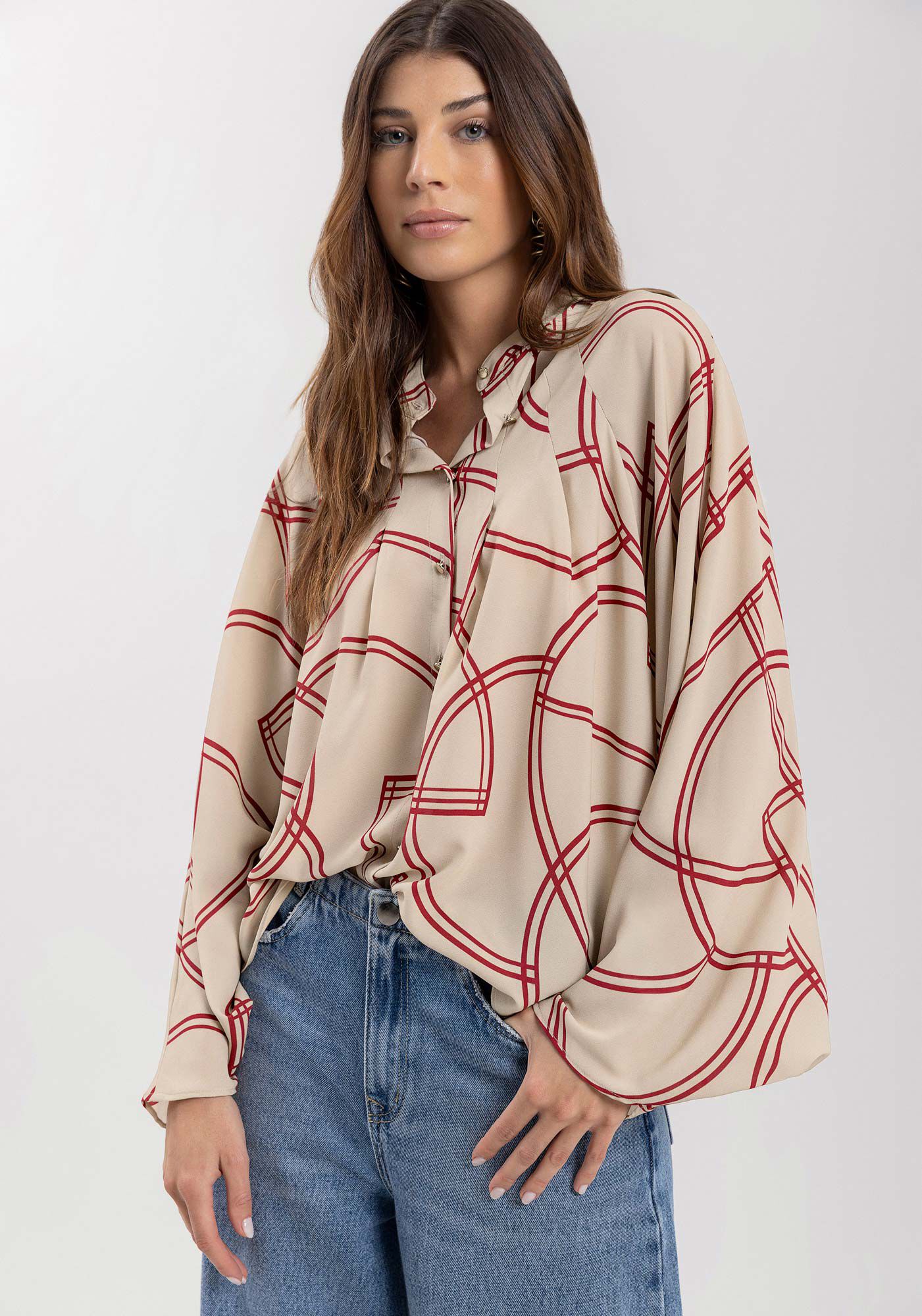 Blusa Fluida Estampada Com Mangas Amplas E Bot&otilde;es, , large.