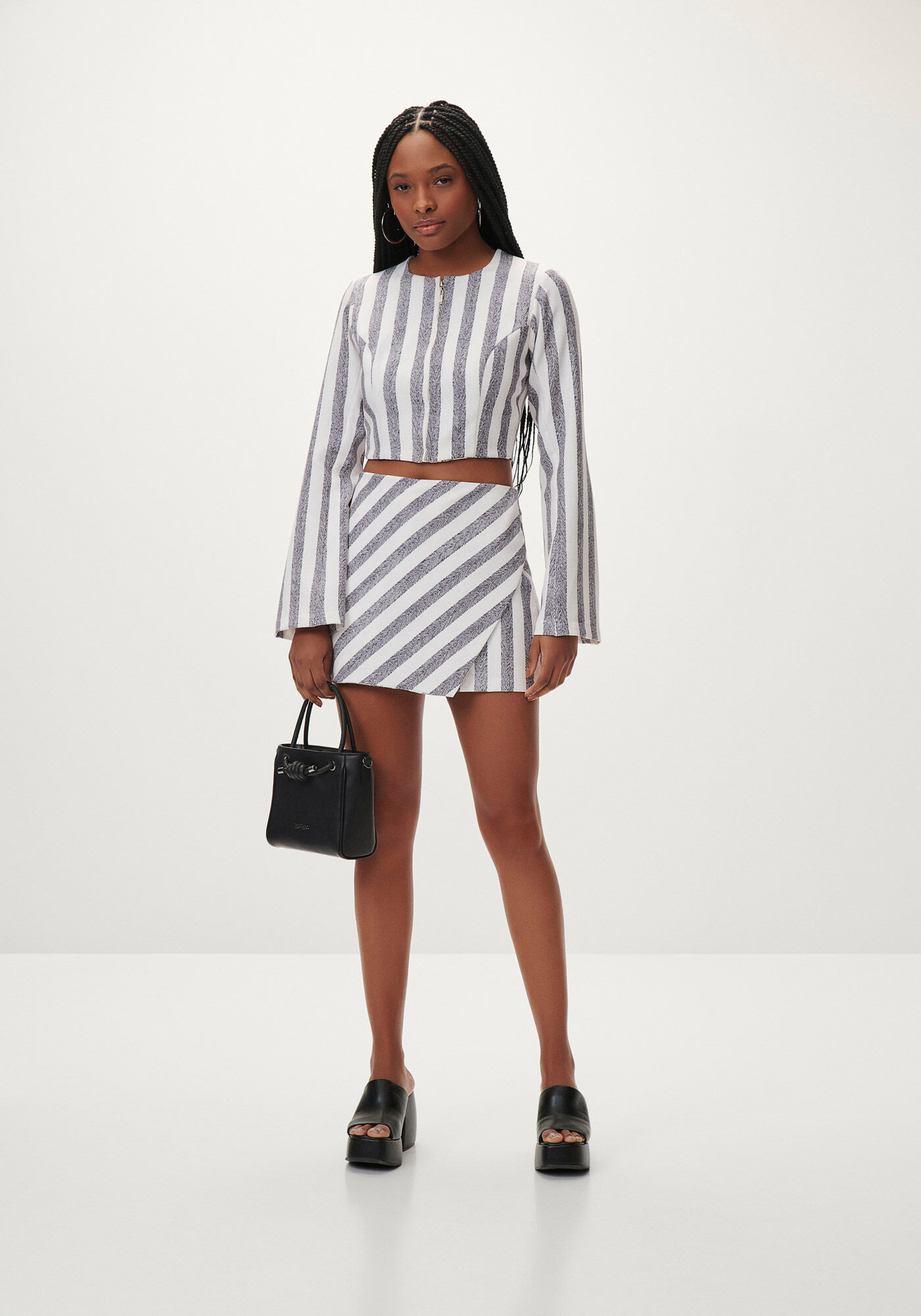 Shorts-Saia em Tecido Plano com Cintura M&eacute;dia, , large.