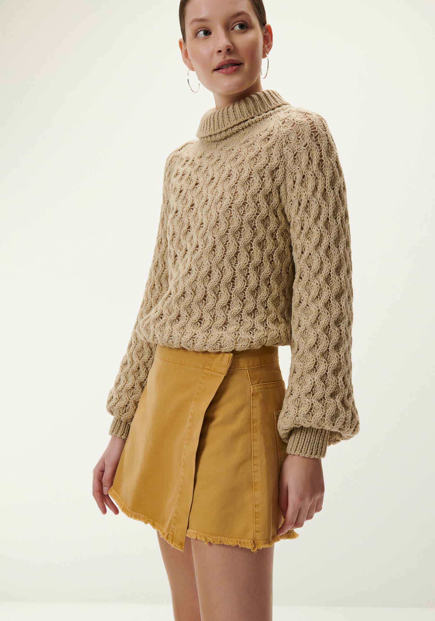 Shorts-Saia Sarja com Cintura Alta, BEGE VEGAS GOLD, large.