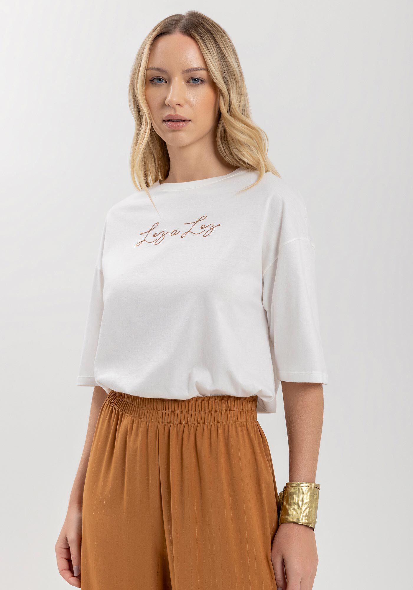 Blusa B&aacute;sica De Mangas M&eacute;dias Com Bordado Frontal, , large.