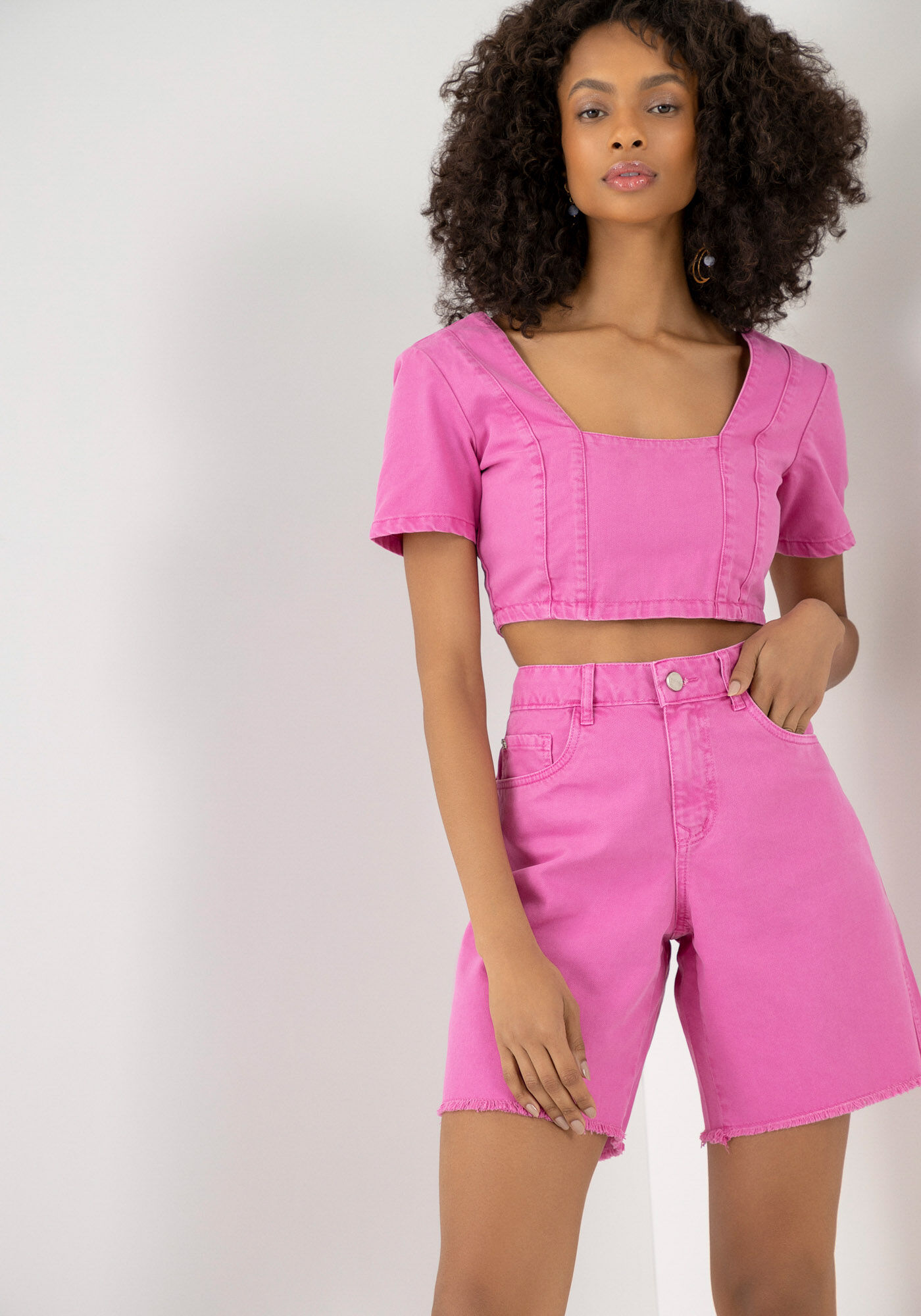 Bermuda Sarja Boyfriend Color com Cintura Alta Lez a Lez