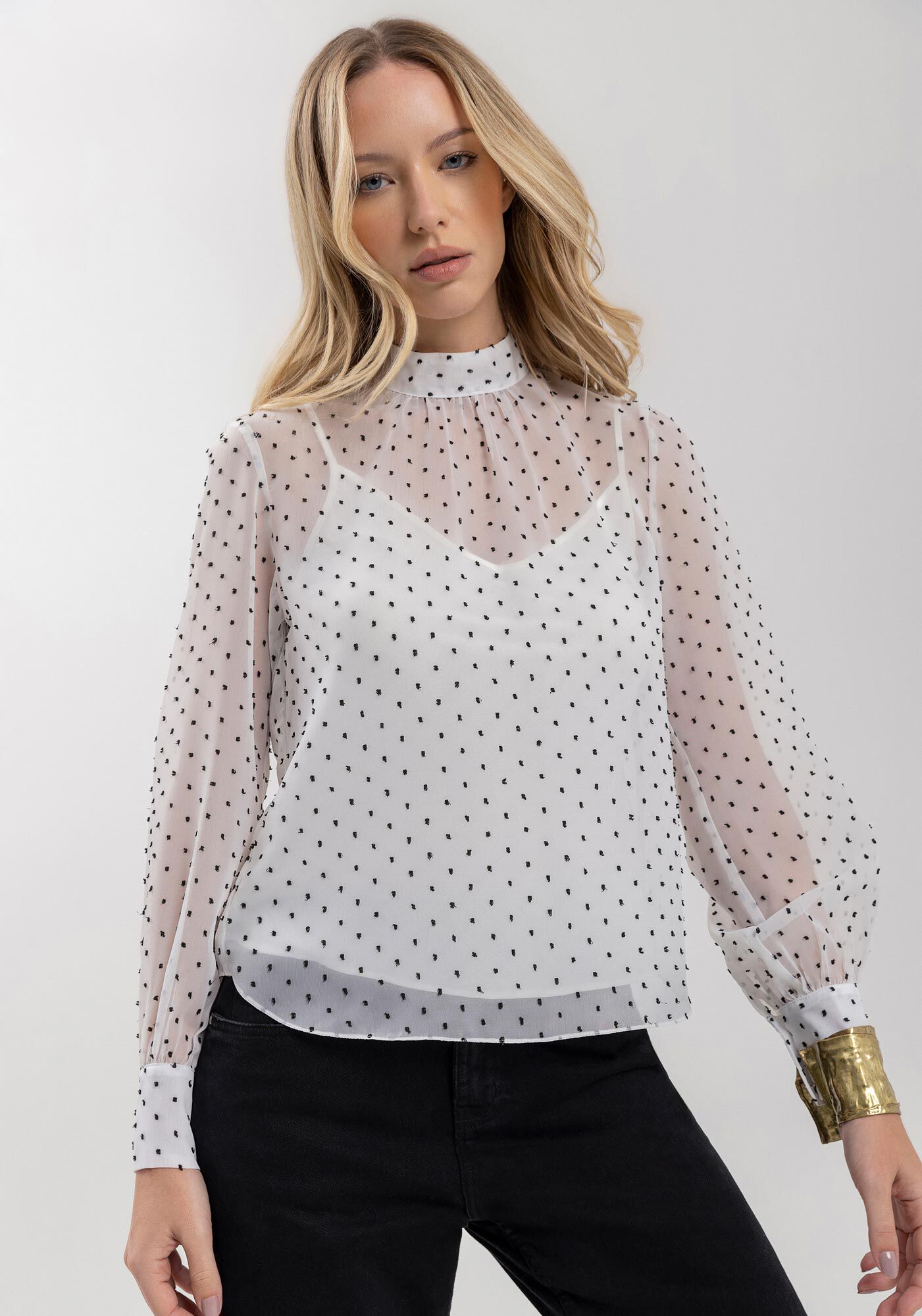 Blusa De Gola Alta Em Chiffon Com Po&aacute;s E Mangas Amplas, , large.