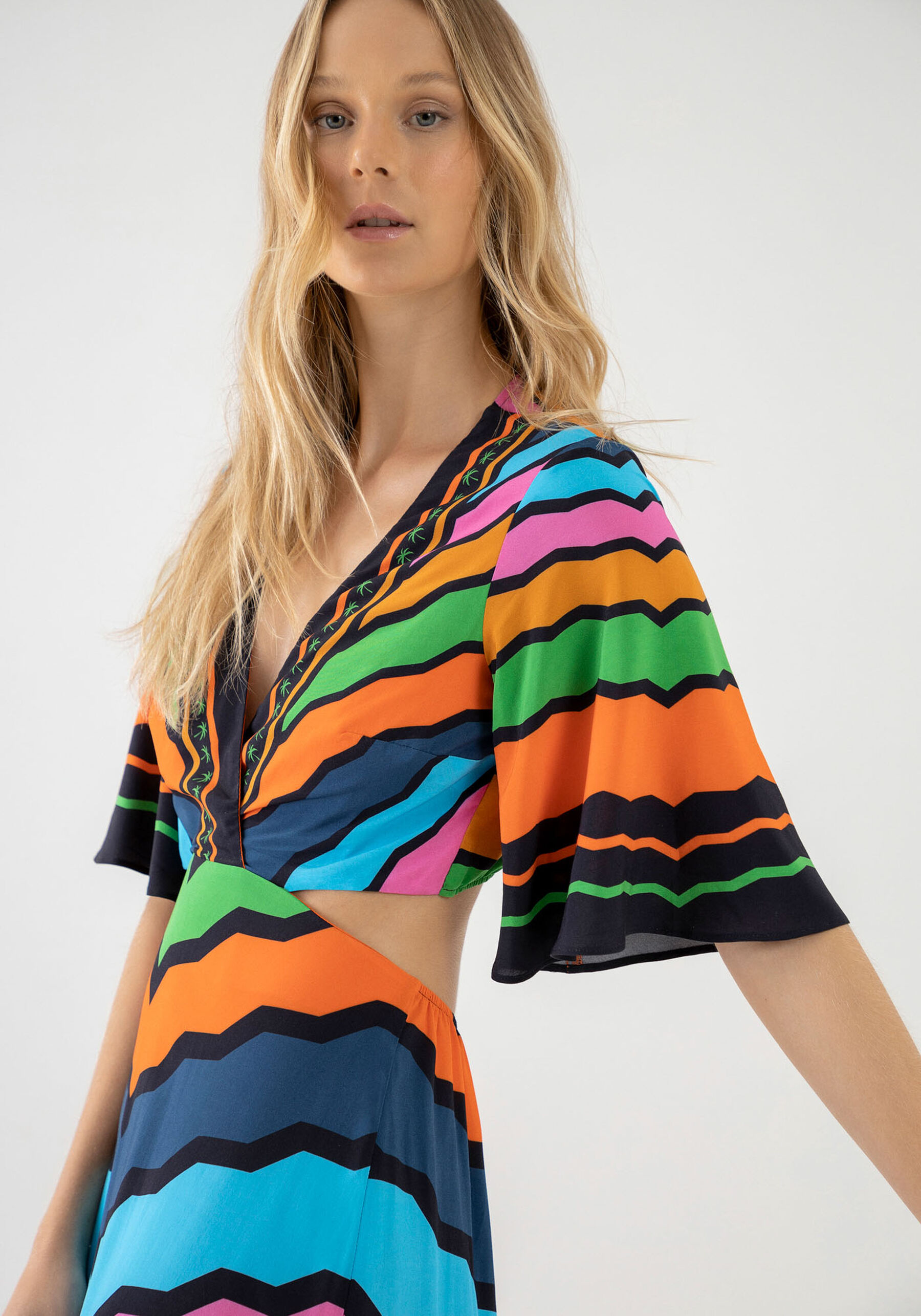 Vestido Midi Estampado com Cut Out, HORIZONTE. Vestido Midi Estampado com Cut Out, HORIZONTE, large.