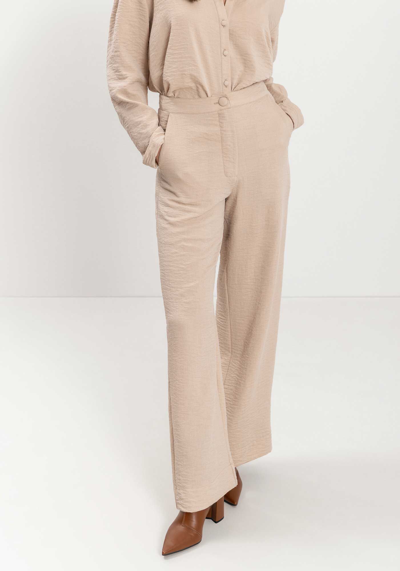 Cal&ccedil;a Reta Com Cintura Alta E Bot&atilde;o Forrado, , large.