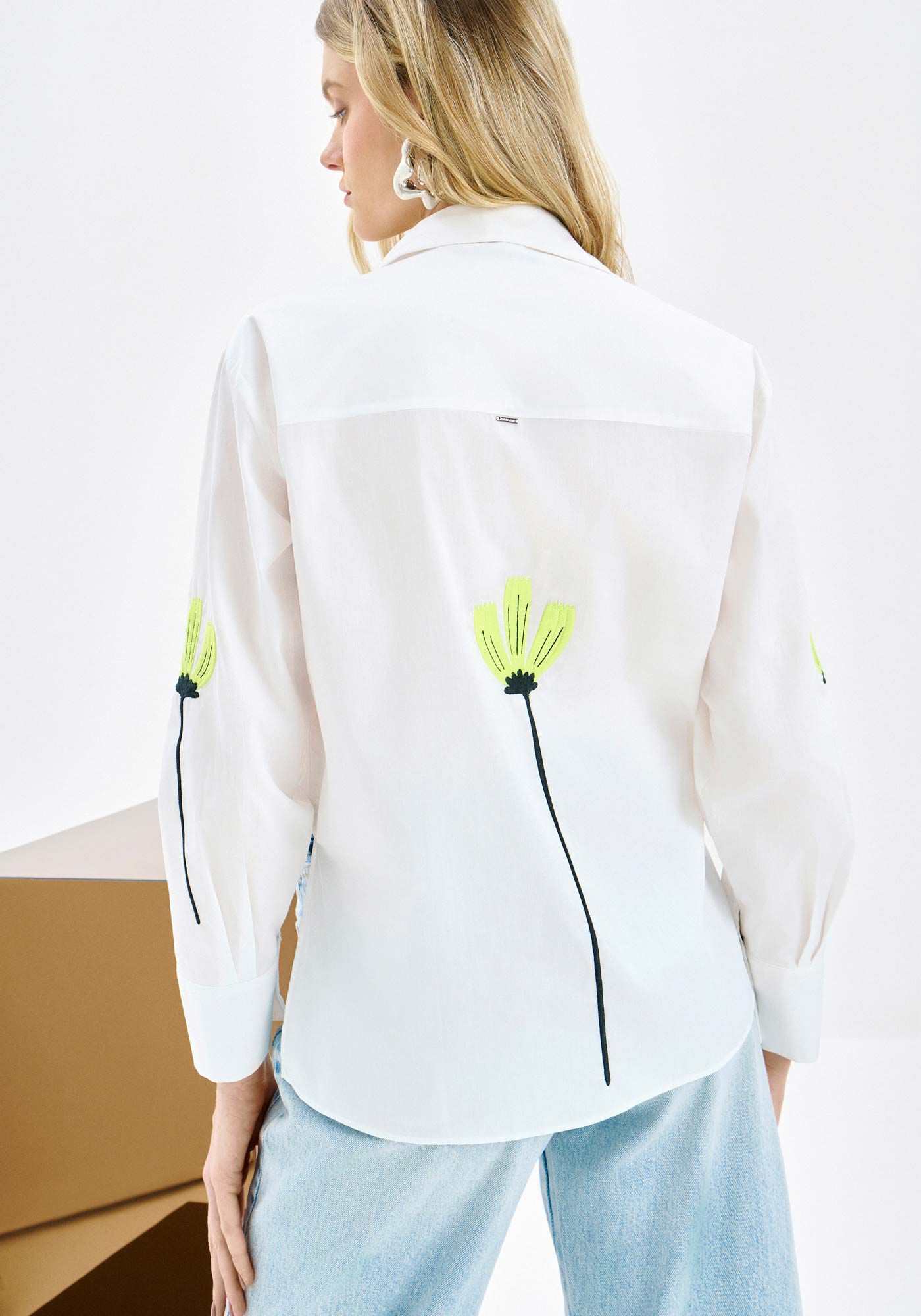 Camisa Manga Longa em Tricoline com Bordado Flores, , large.