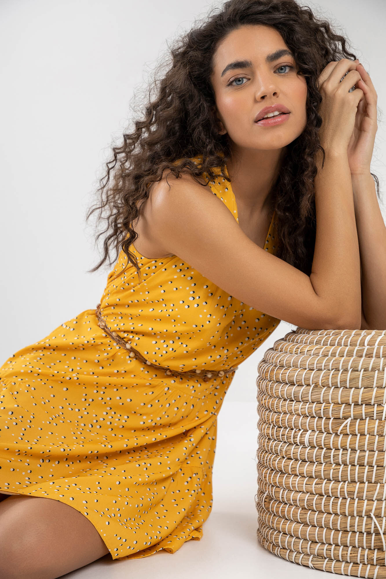 Vestido preto curto com babado na barra sales