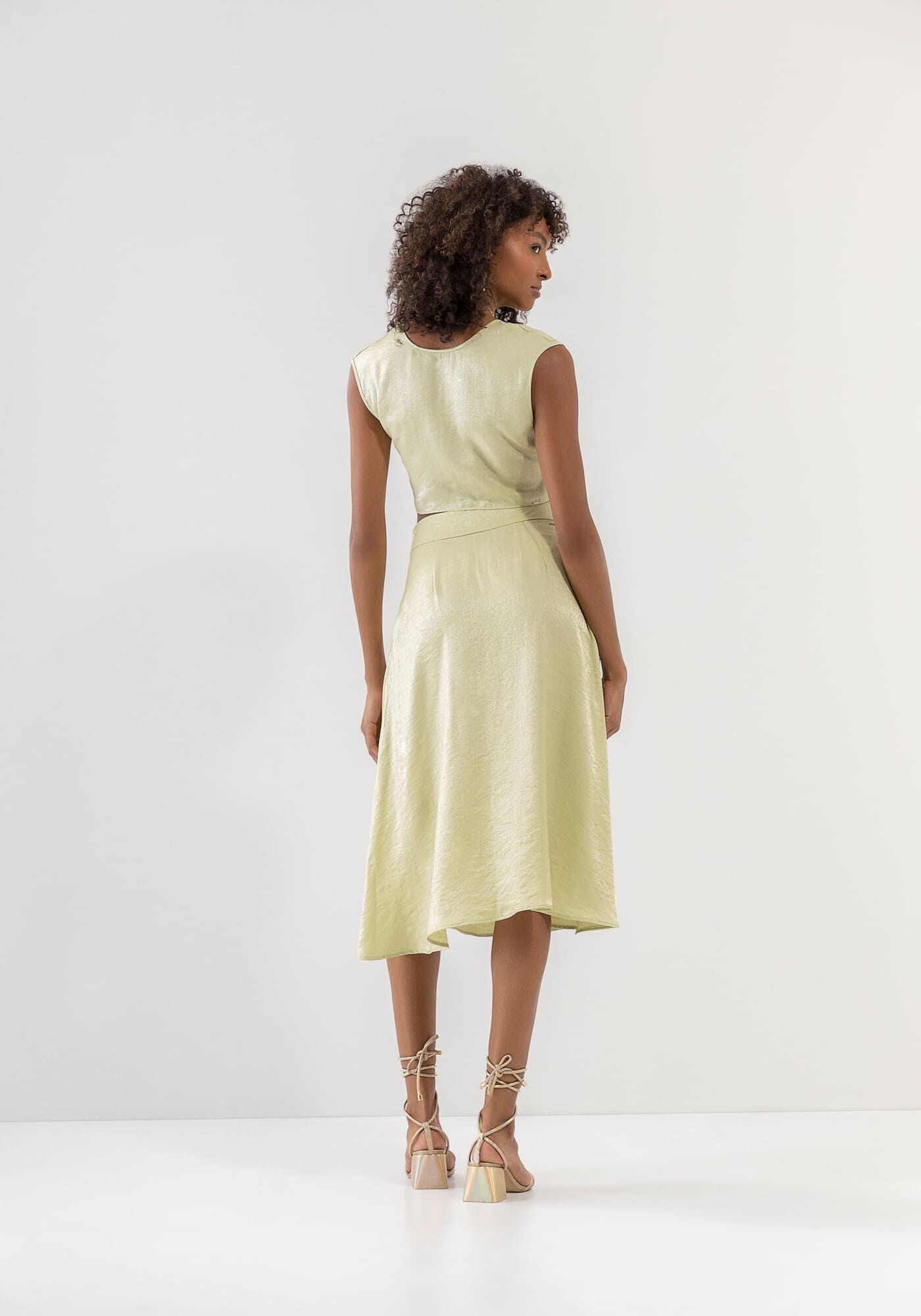 Blusa Cropped em Cetim com Decote V e Amarra&ccedil;&atilde;o, , large.